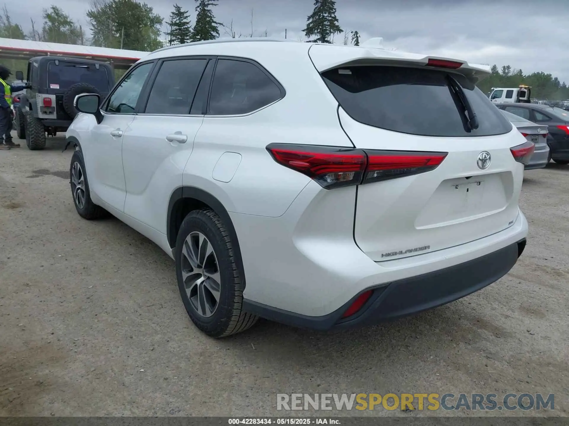 3 Photograph of a damaged car 5TDKDRAH2PS502571 TOYOTA HIGHLANDER 2023