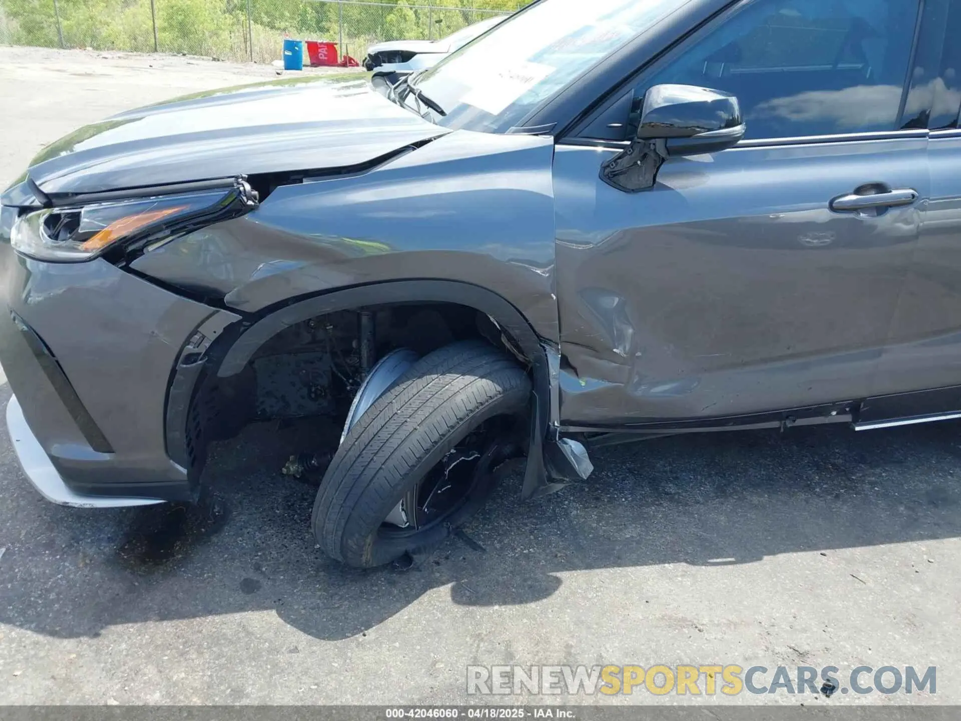 13 Photograph of a damaged car 5TDKDRAH2PS516471 TOYOTA HIGHLANDER 2023