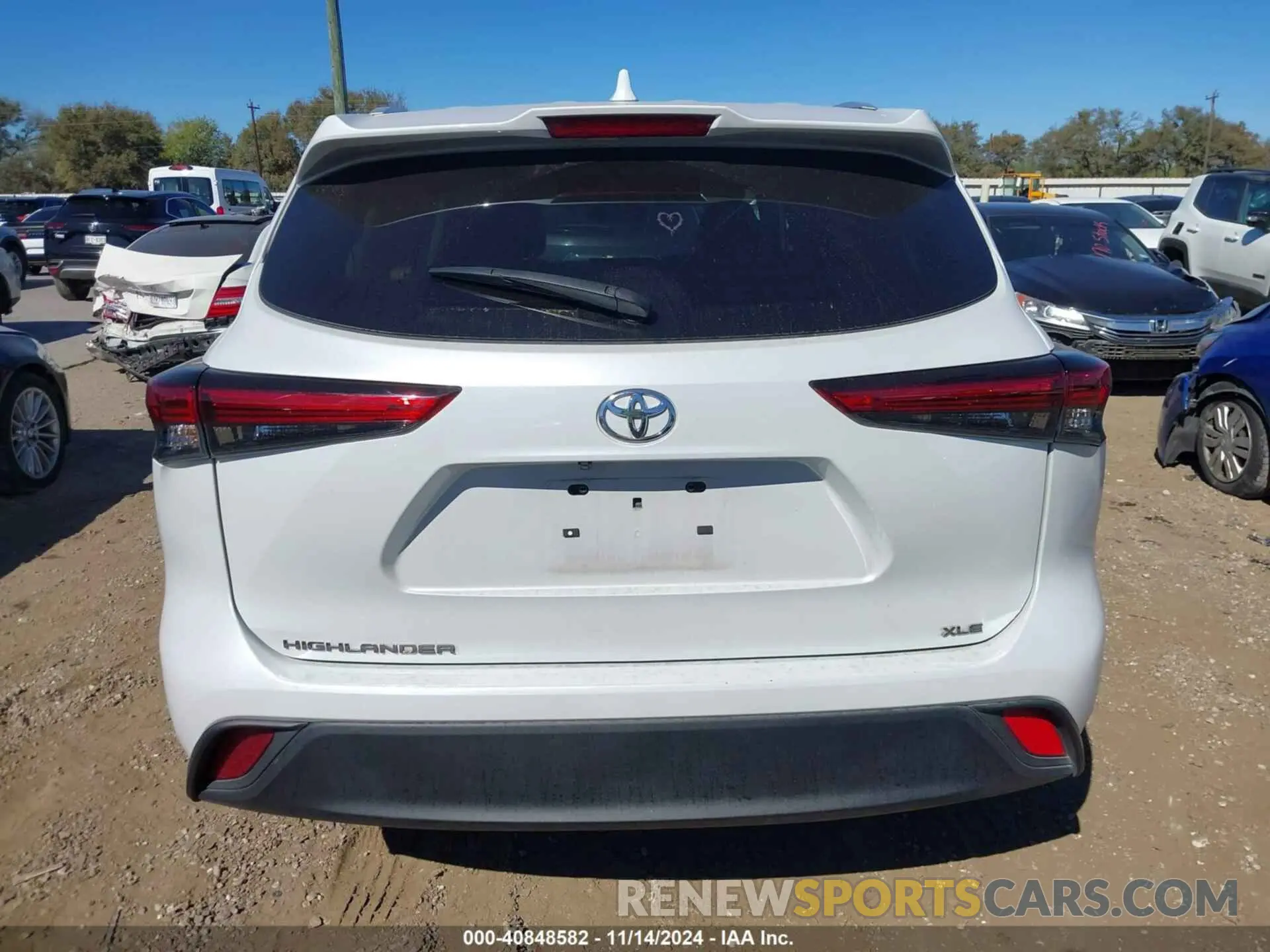 17 Photograph of a damaged car 5TDKDRAH3PS007392 TOYOTA HIGHLANDER 2023