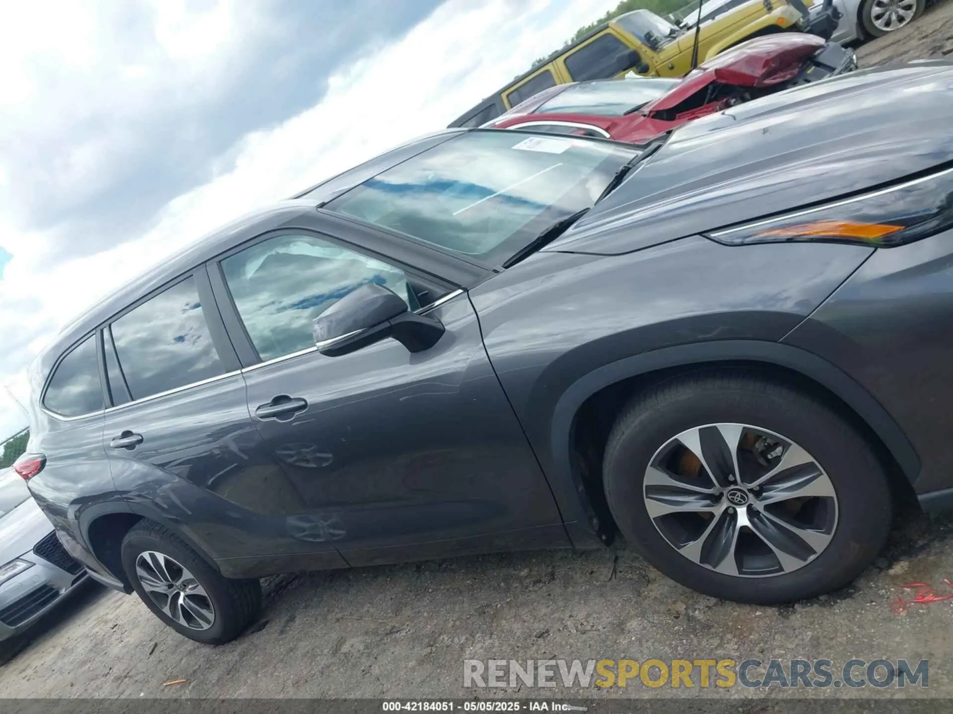 13 Photograph of a damaged car 5TDKDRAH3PS013161 TOYOTA HIGHLANDER 2023