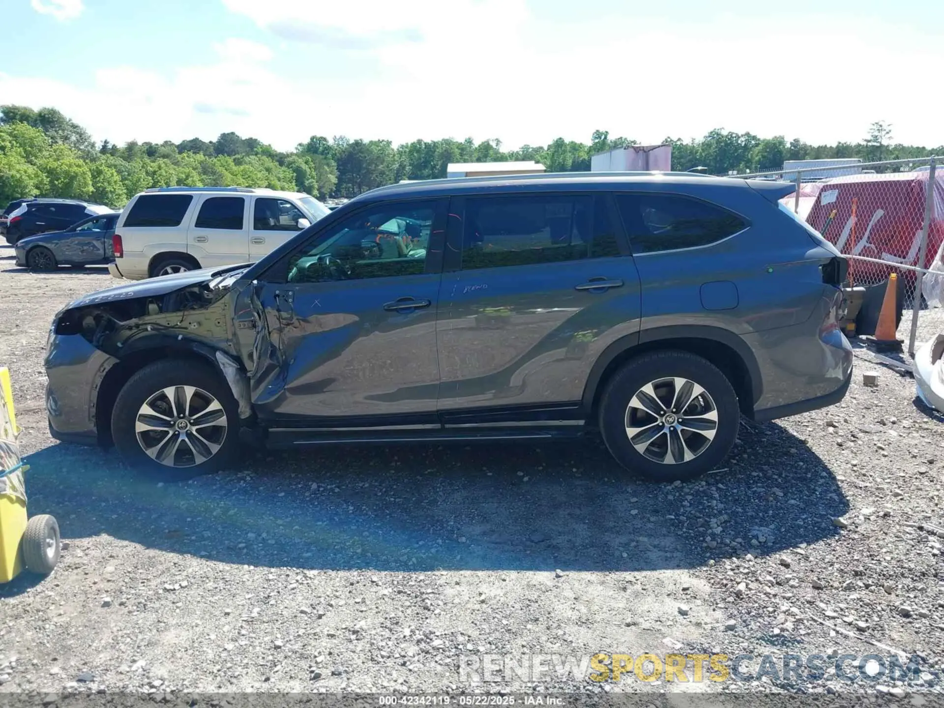 14 Photograph of a damaged car 5TDKDRAH3PS022619 TOYOTA HIGHLANDER 2023