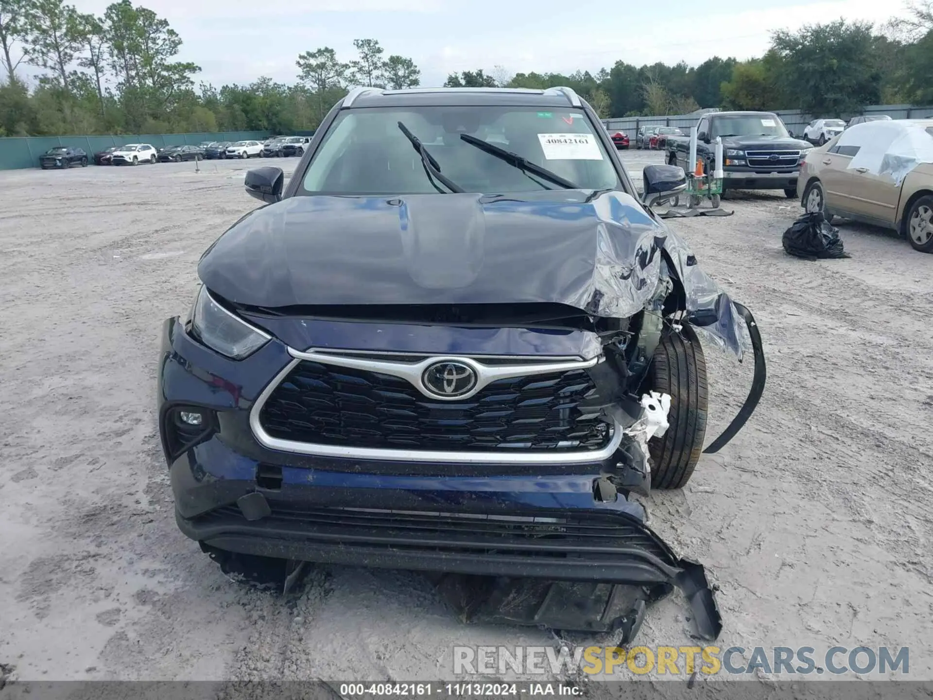 12 Photograph of a damaged car 5TDKDRAH3PS038531 TOYOTA HIGHLANDER 2023