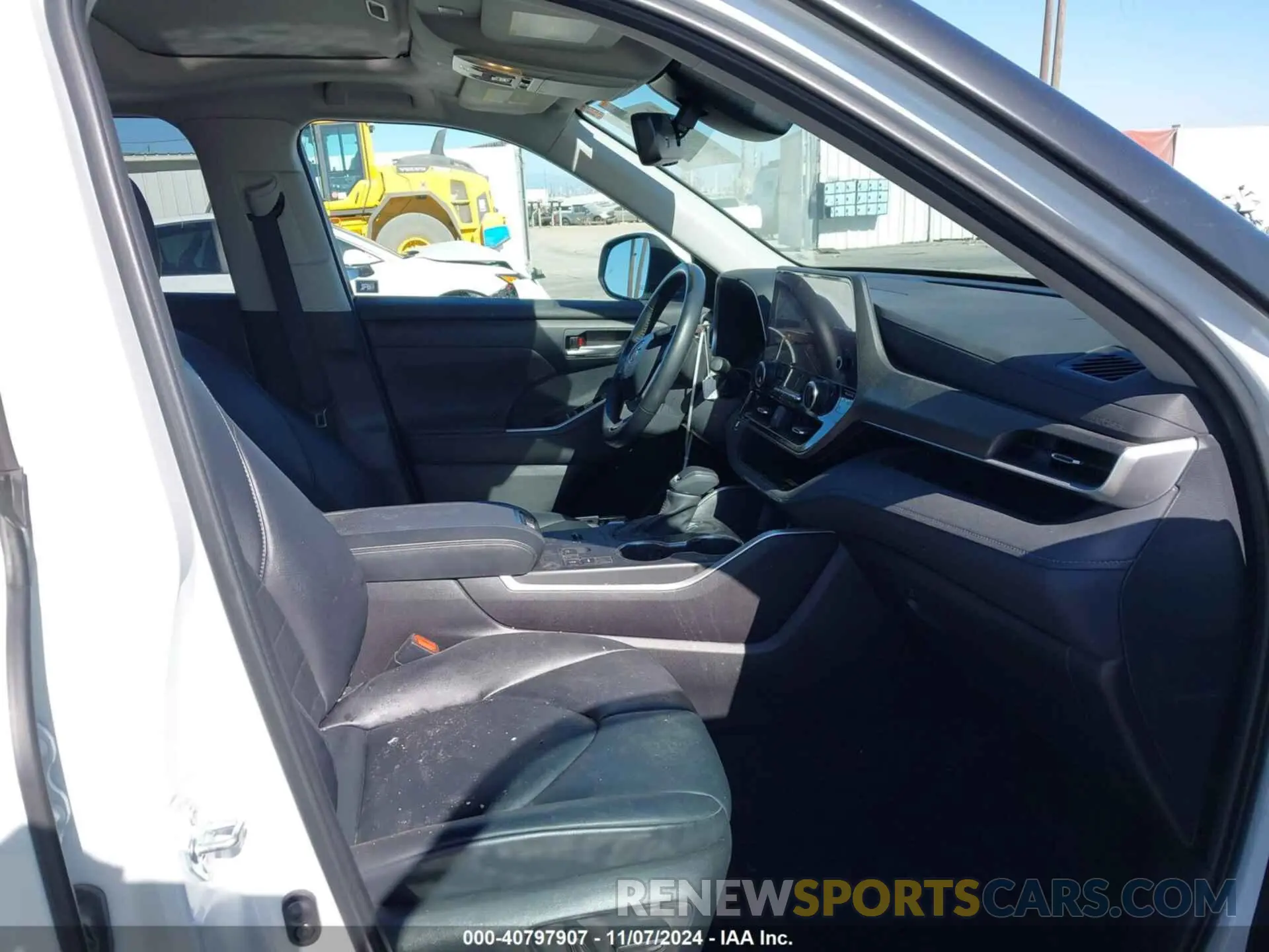 5 Photograph of a damaged car 5TDKDRAH3PS520271 TOYOTA HIGHLANDER 2023