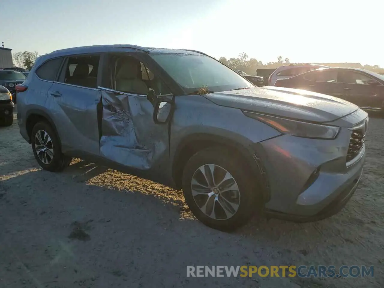 4 Photograph of a damaged car 5TDKDRAH4PS021477 TOYOTA HIGHLANDER 2023