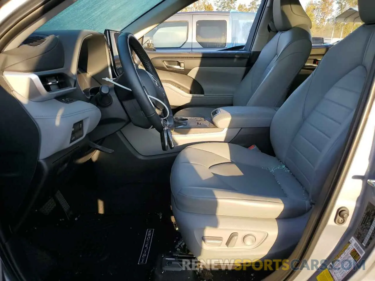 7 Photograph of a damaged car 5TDKDRAH4PS021477 TOYOTA HIGHLANDER 2023