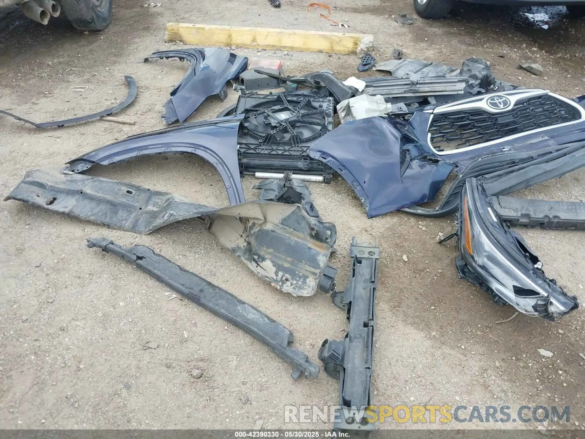 18 Photograph of a damaged car 5TDKDRAH4PS024895 TOYOTA HIGHLANDER 2023