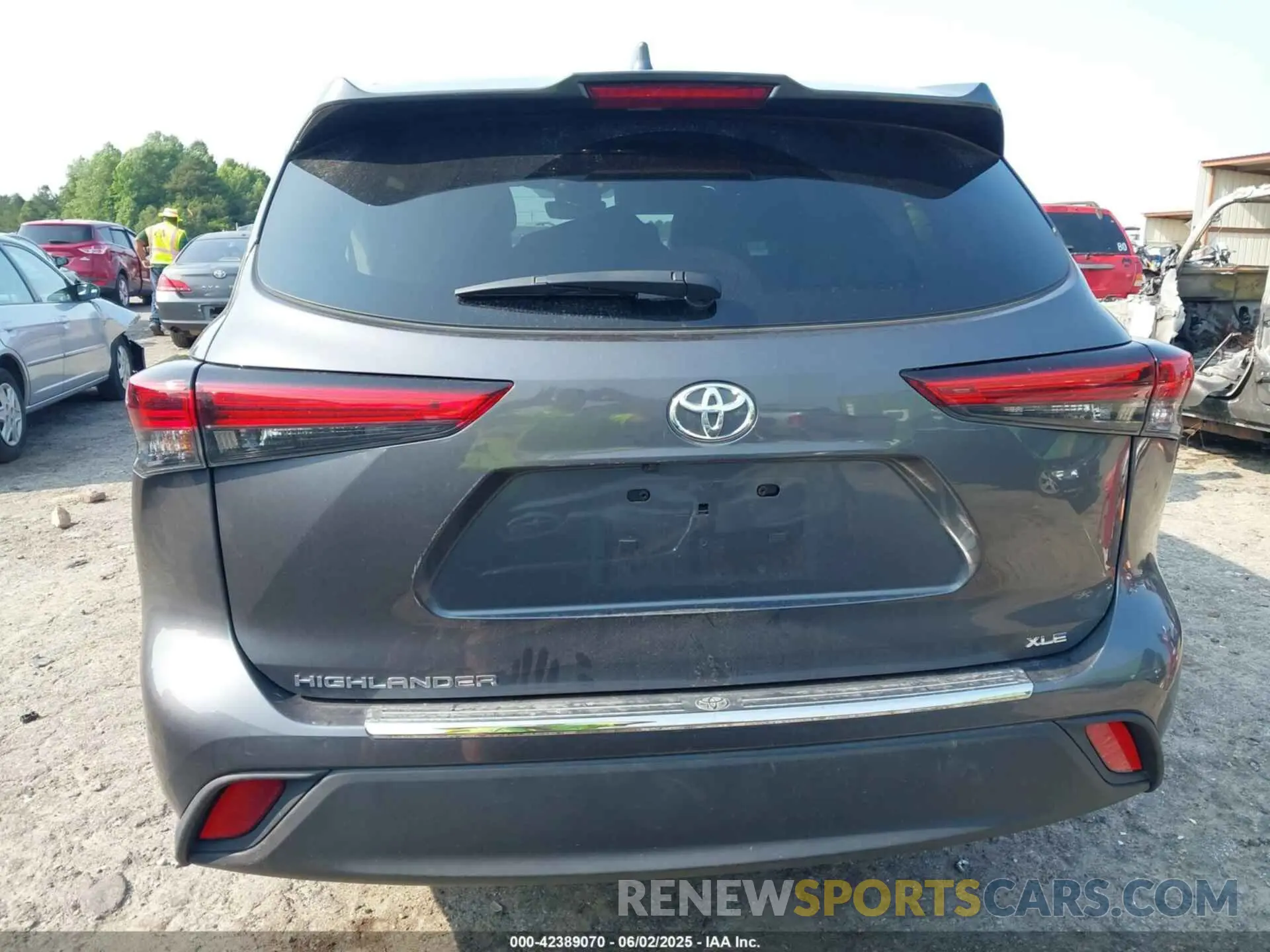 17 Photograph of a damaged car 5TDKDRAH4PS028364 TOYOTA HIGHLANDER 2023