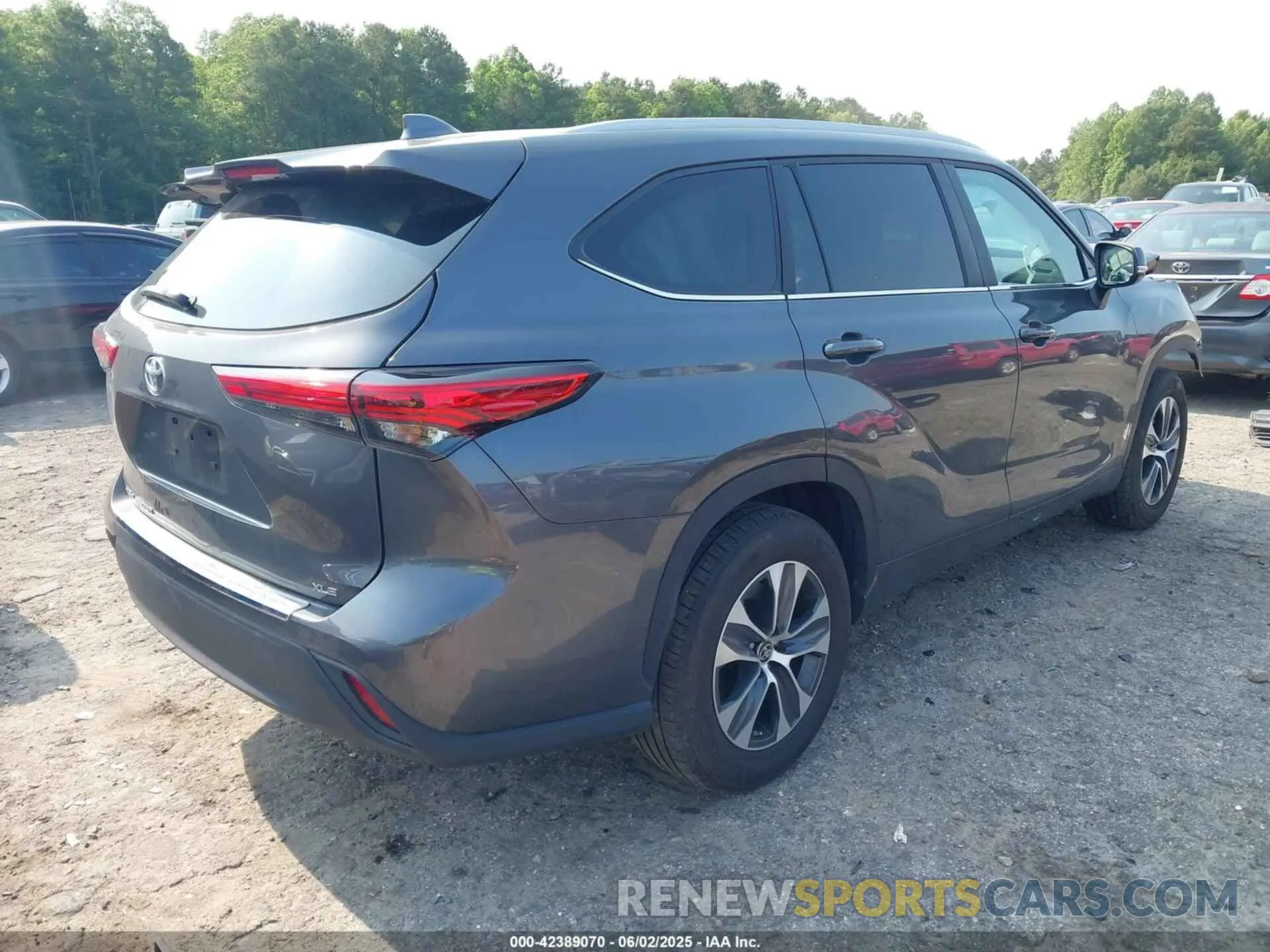 4 Photograph of a damaged car 5TDKDRAH4PS028364 TOYOTA HIGHLANDER 2023
