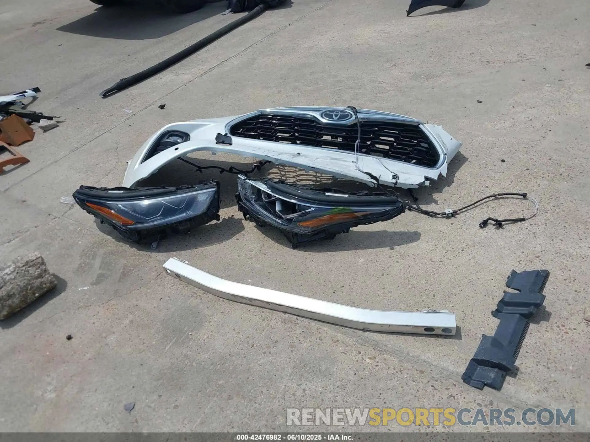 12 Photograph of a damaged car 5TDKDRAH4PS032141 TOYOTA HIGHLANDER 2023