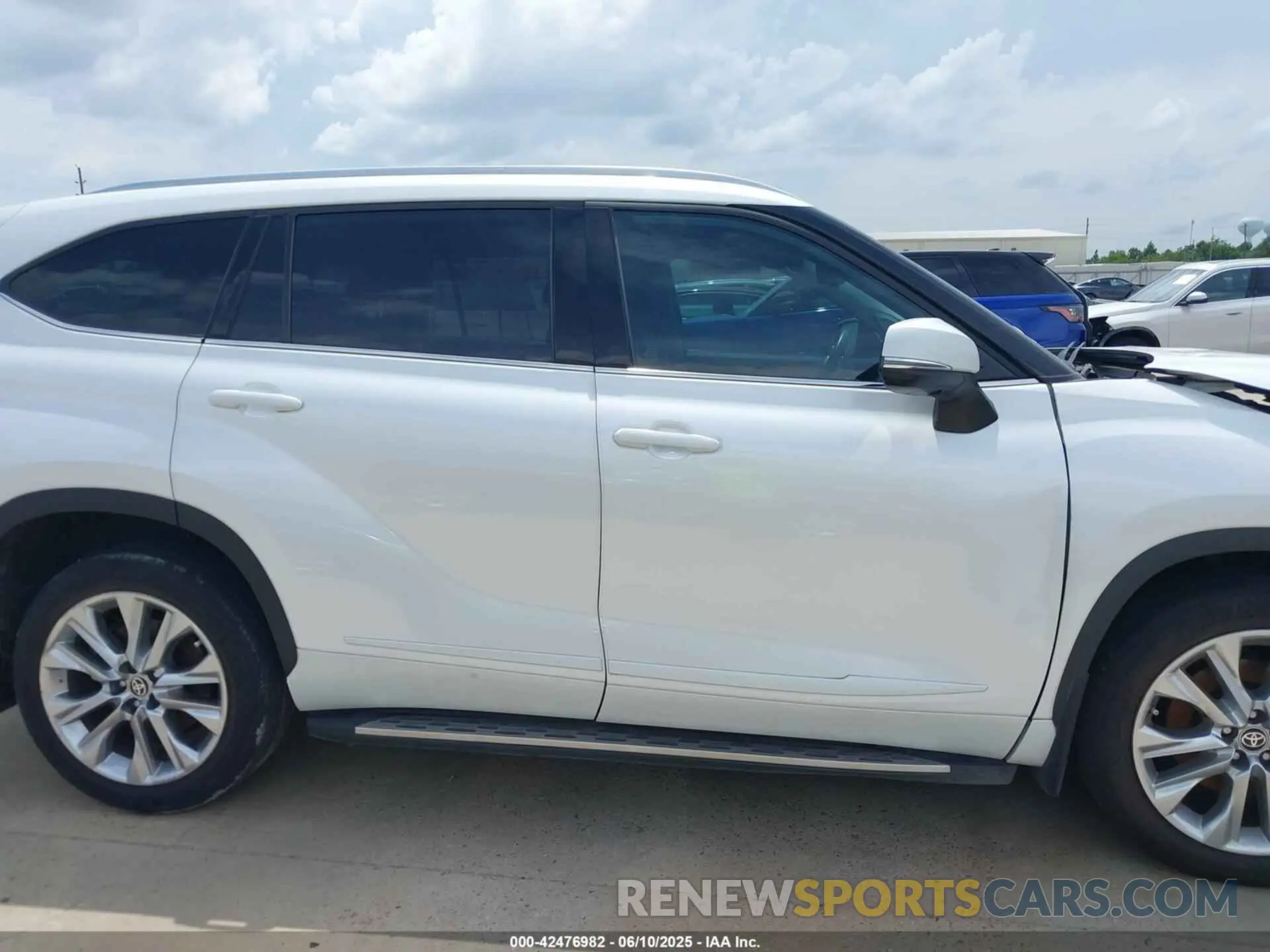 14 Photograph of a damaged car 5TDKDRAH4PS032141 TOYOTA HIGHLANDER 2023