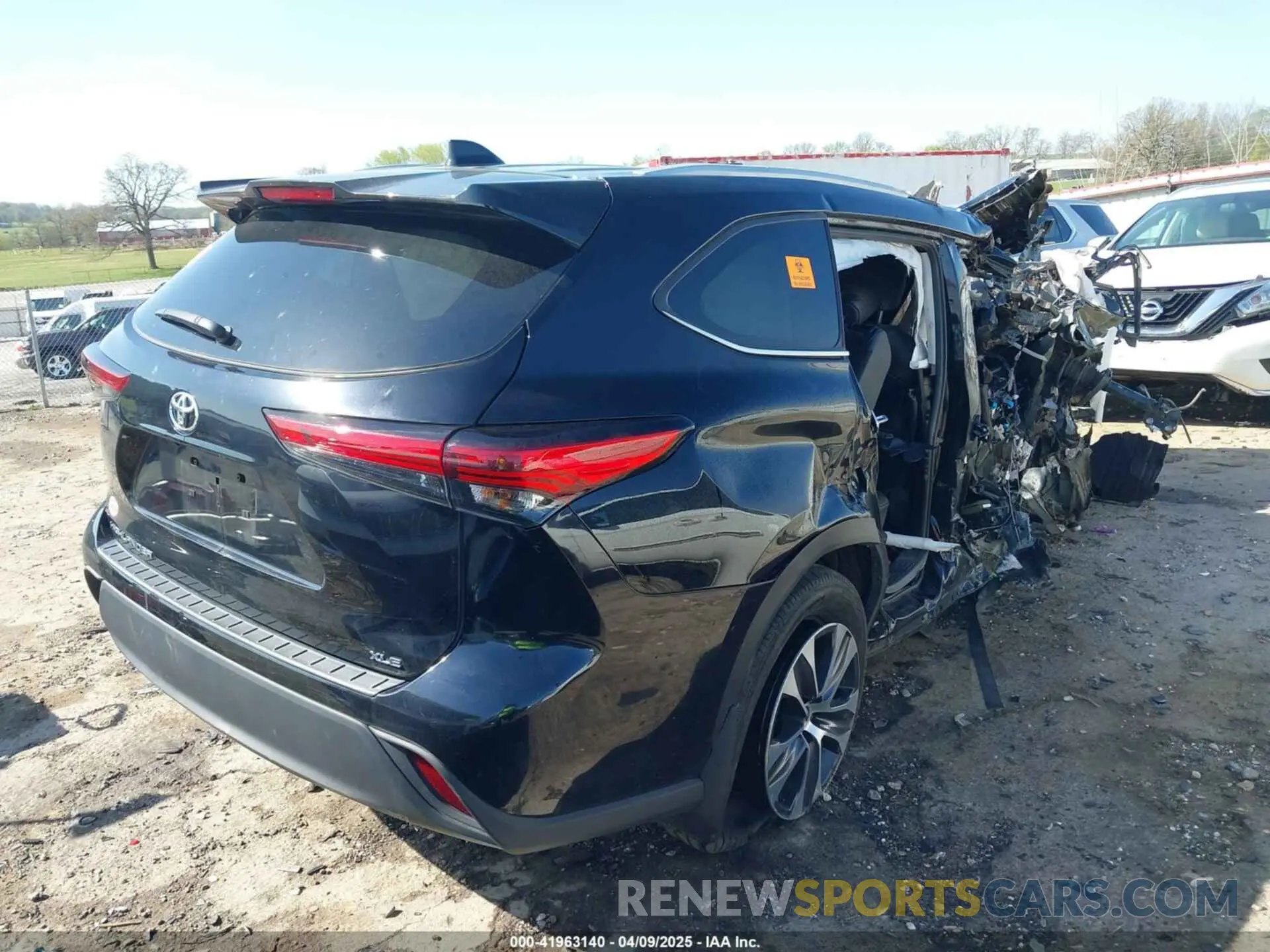 4 Photograph of a damaged car 5TDKDRAH4PS035055 TOYOTA HIGHLANDER 2023