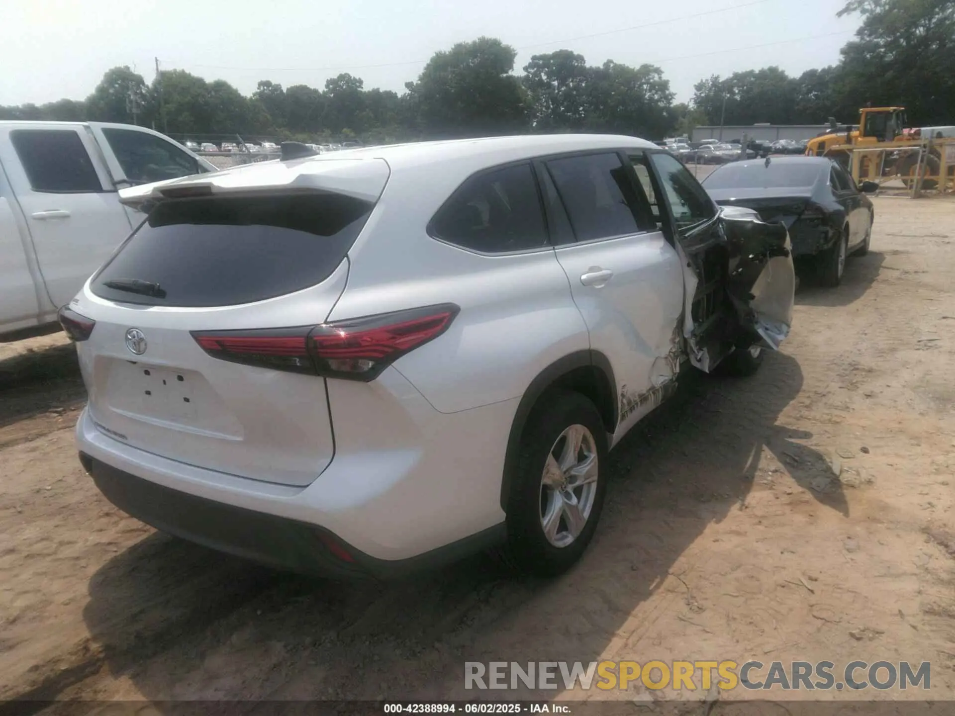 4 Photograph of a damaged car 5TDKDRAH4PS501003 TOYOTA HIGHLANDER 2023