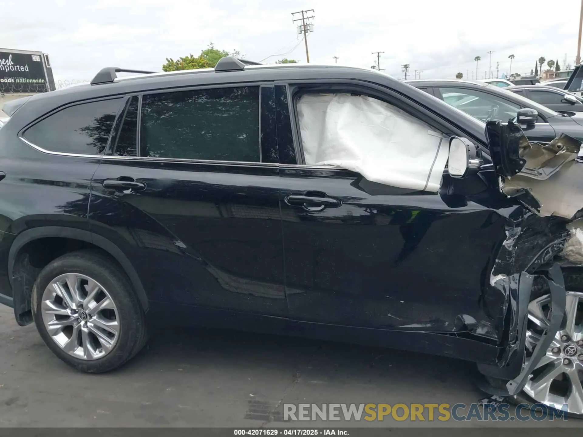 14 Photograph of a damaged car 5TDKDRAH5PS012464 TOYOTA HIGHLANDER 2023