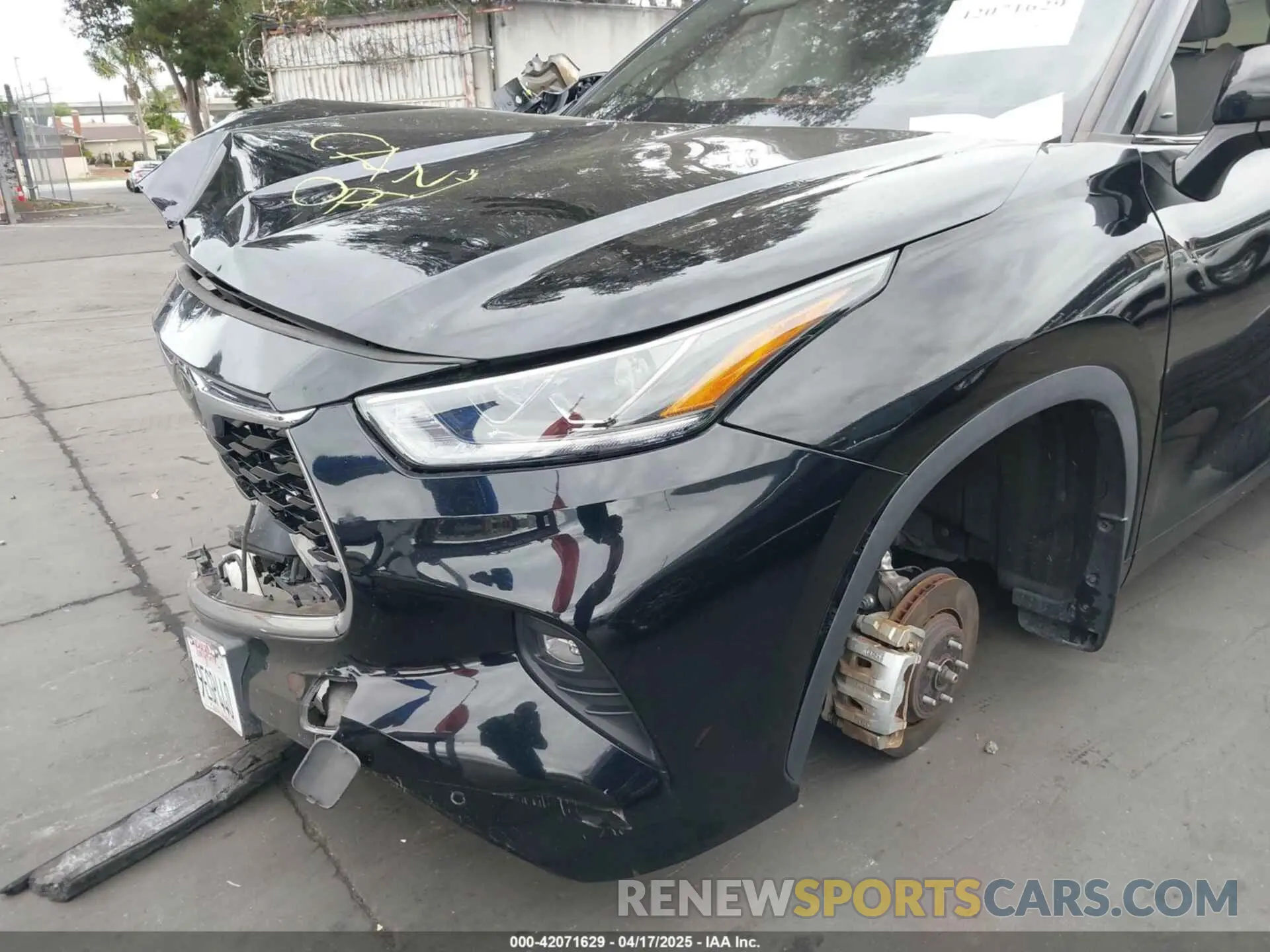 19 Photograph of a damaged car 5TDKDRAH5PS012464 TOYOTA HIGHLANDER 2023