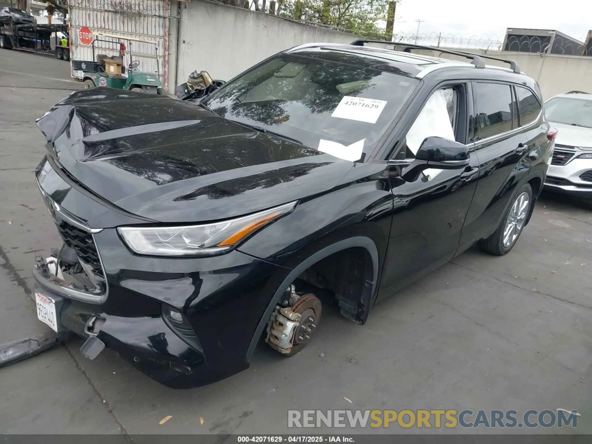 2 Photograph of a damaged car 5TDKDRAH5PS012464 TOYOTA HIGHLANDER 2023