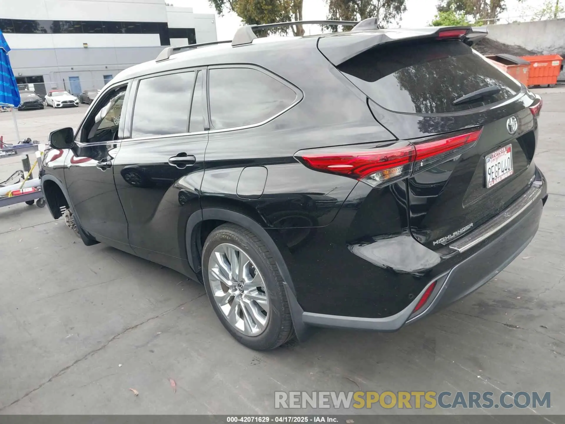 3 Photograph of a damaged car 5TDKDRAH5PS012464 TOYOTA HIGHLANDER 2023