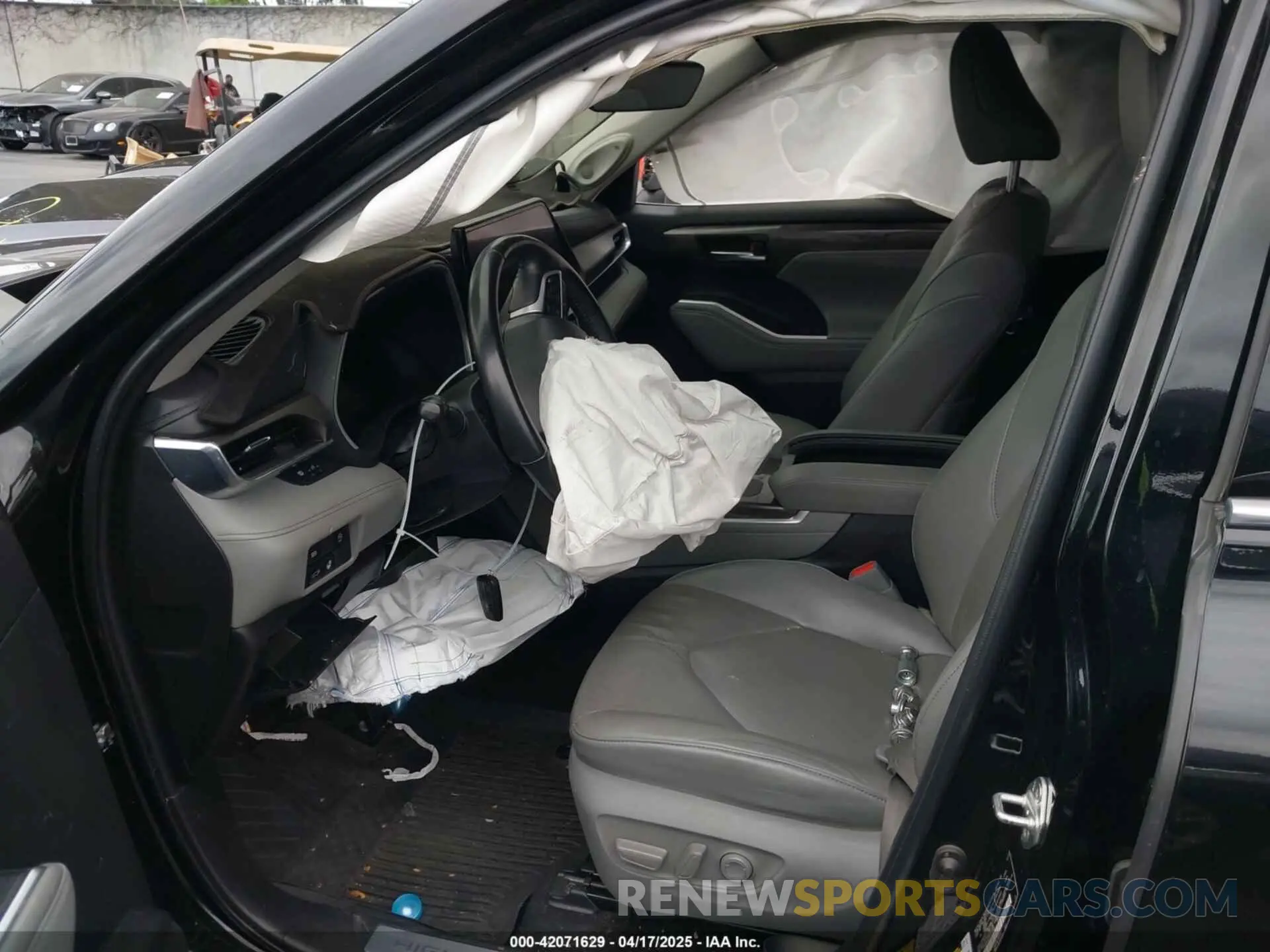 5 Photograph of a damaged car 5TDKDRAH5PS012464 TOYOTA HIGHLANDER 2023