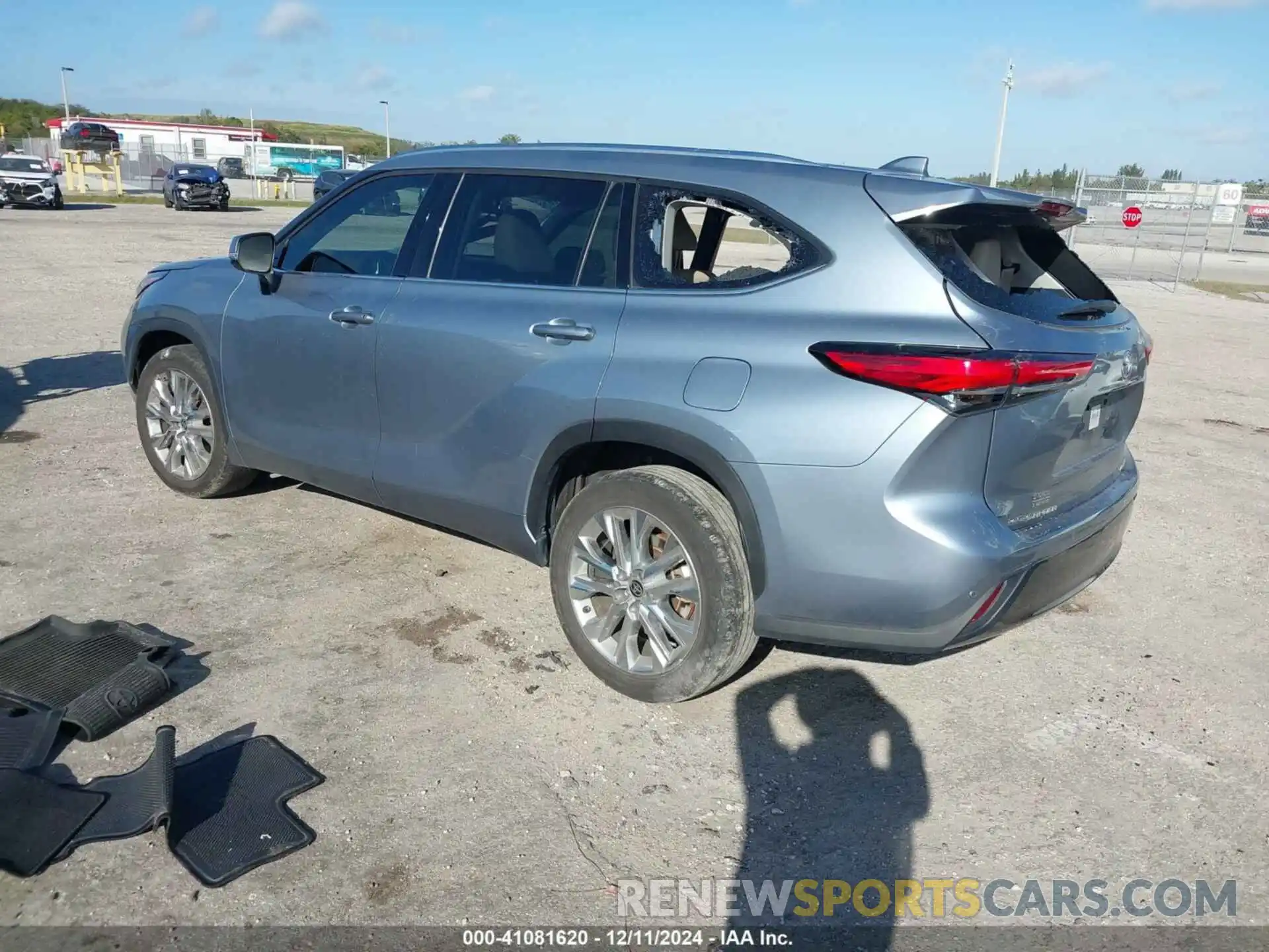 3 Photograph of a damaged car 5TDKDRAH5PS014778 TOYOTA HIGHLANDER 2023