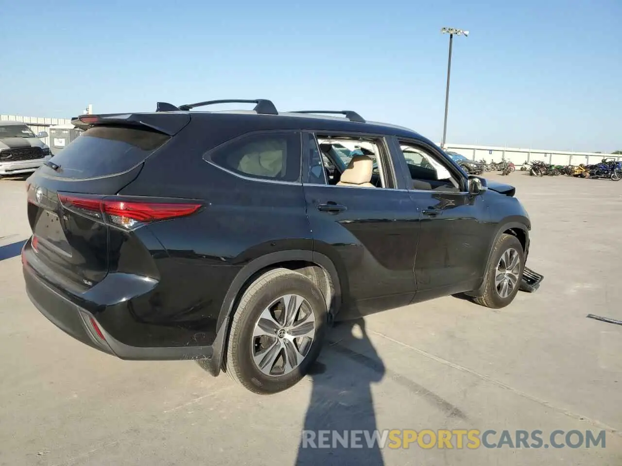 3 Photograph of a damaged car 5TDKDRAH5PS023190 TOYOTA HIGHLANDER 2023