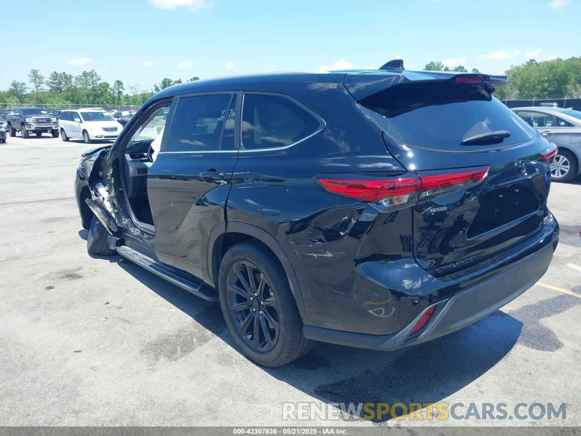 3 Photograph of a damaged car 5TDKDRAH5PS024582 TOYOTA HIGHLANDER 2023