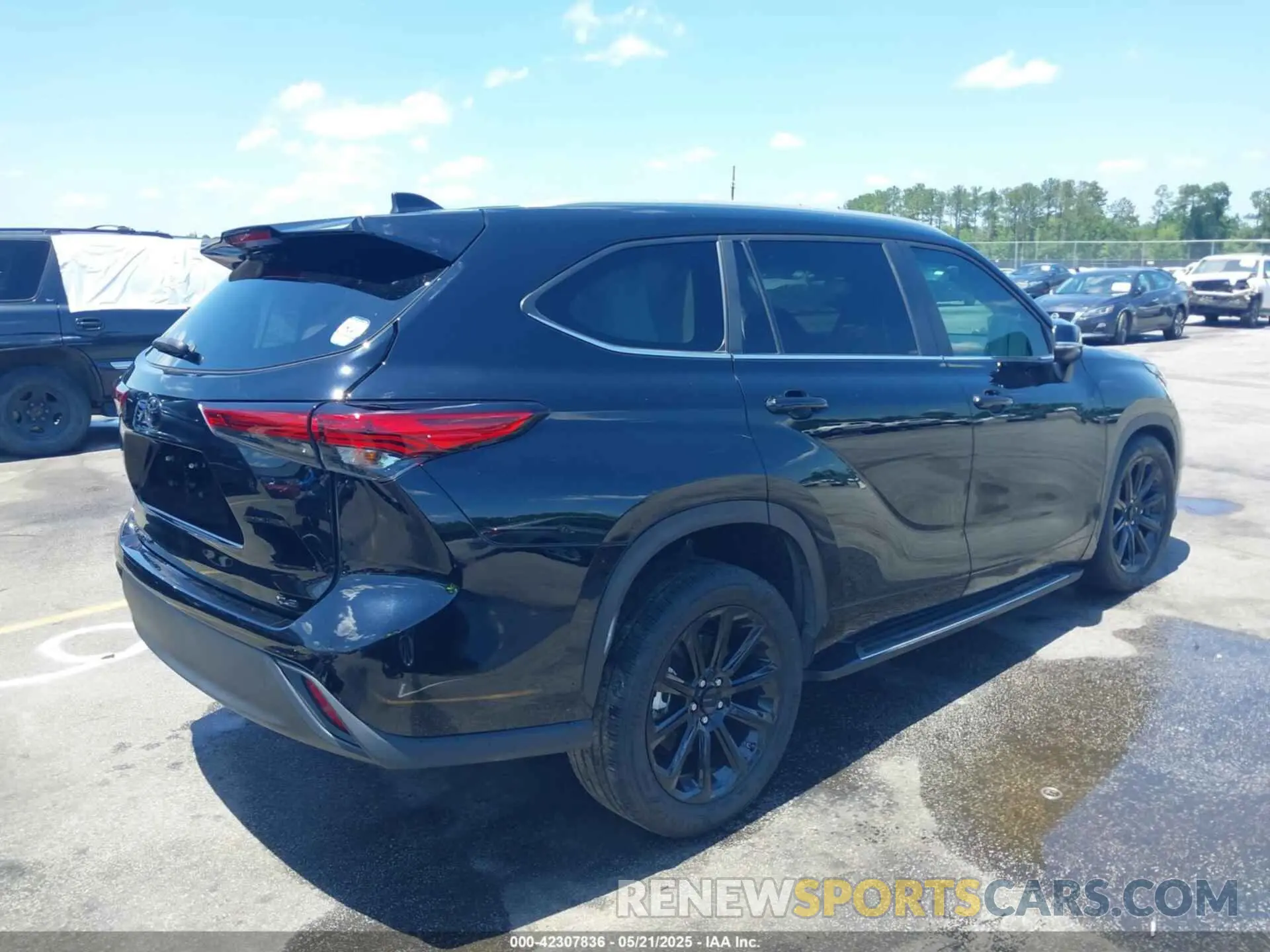 4 Photograph of a damaged car 5TDKDRAH5PS024582 TOYOTA HIGHLANDER 2023