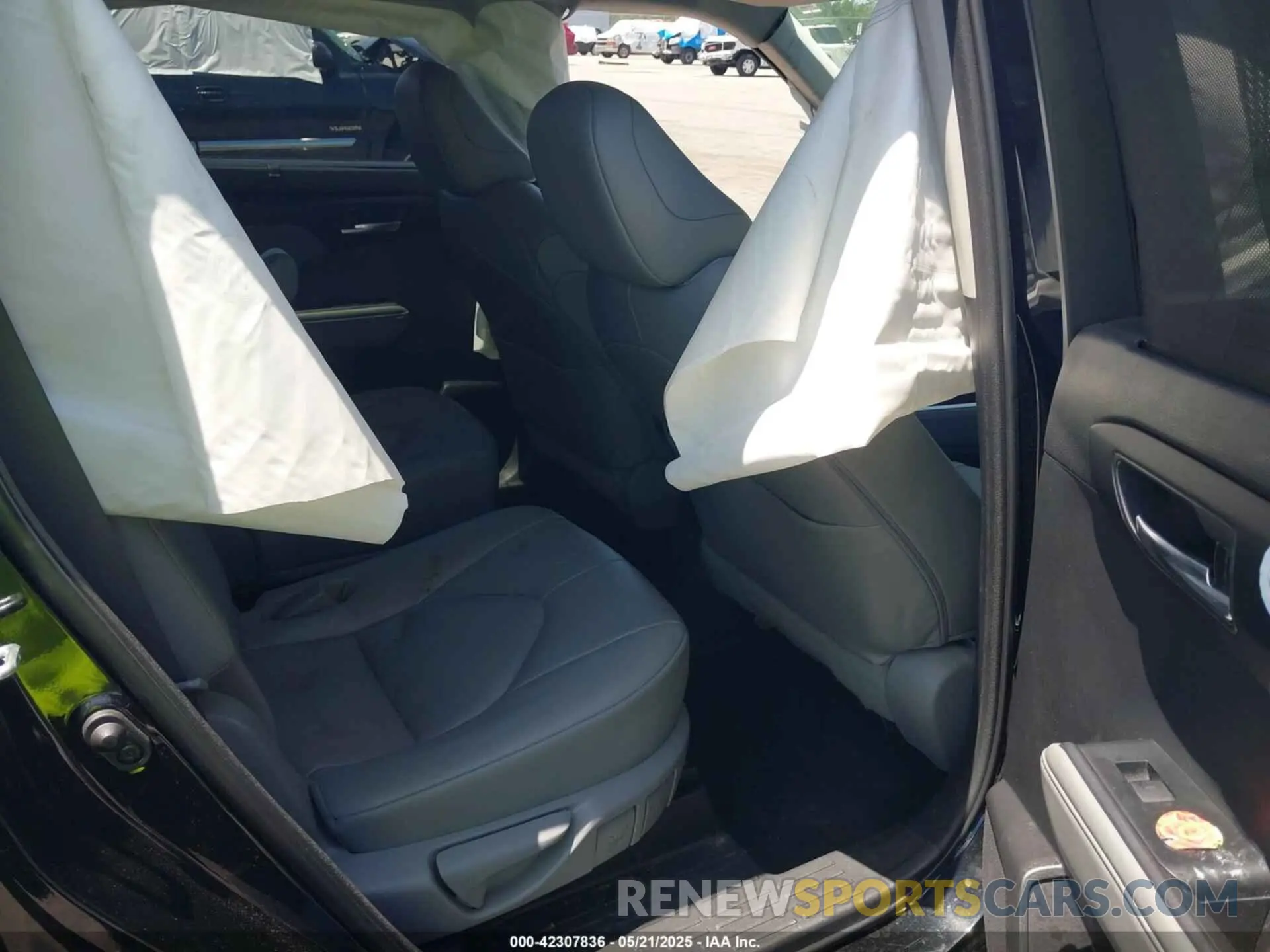 8 Photograph of a damaged car 5TDKDRAH5PS024582 TOYOTA HIGHLANDER 2023
