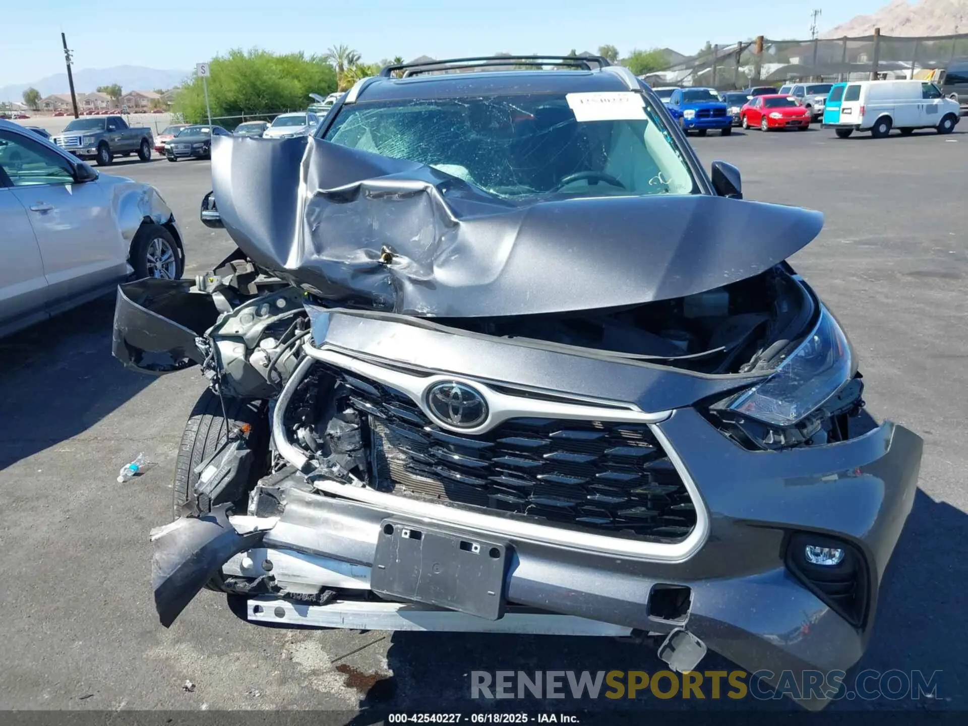 13 Photograph of a damaged car 5TDKDRAH5PS028891 TOYOTA HIGHLANDER 2023