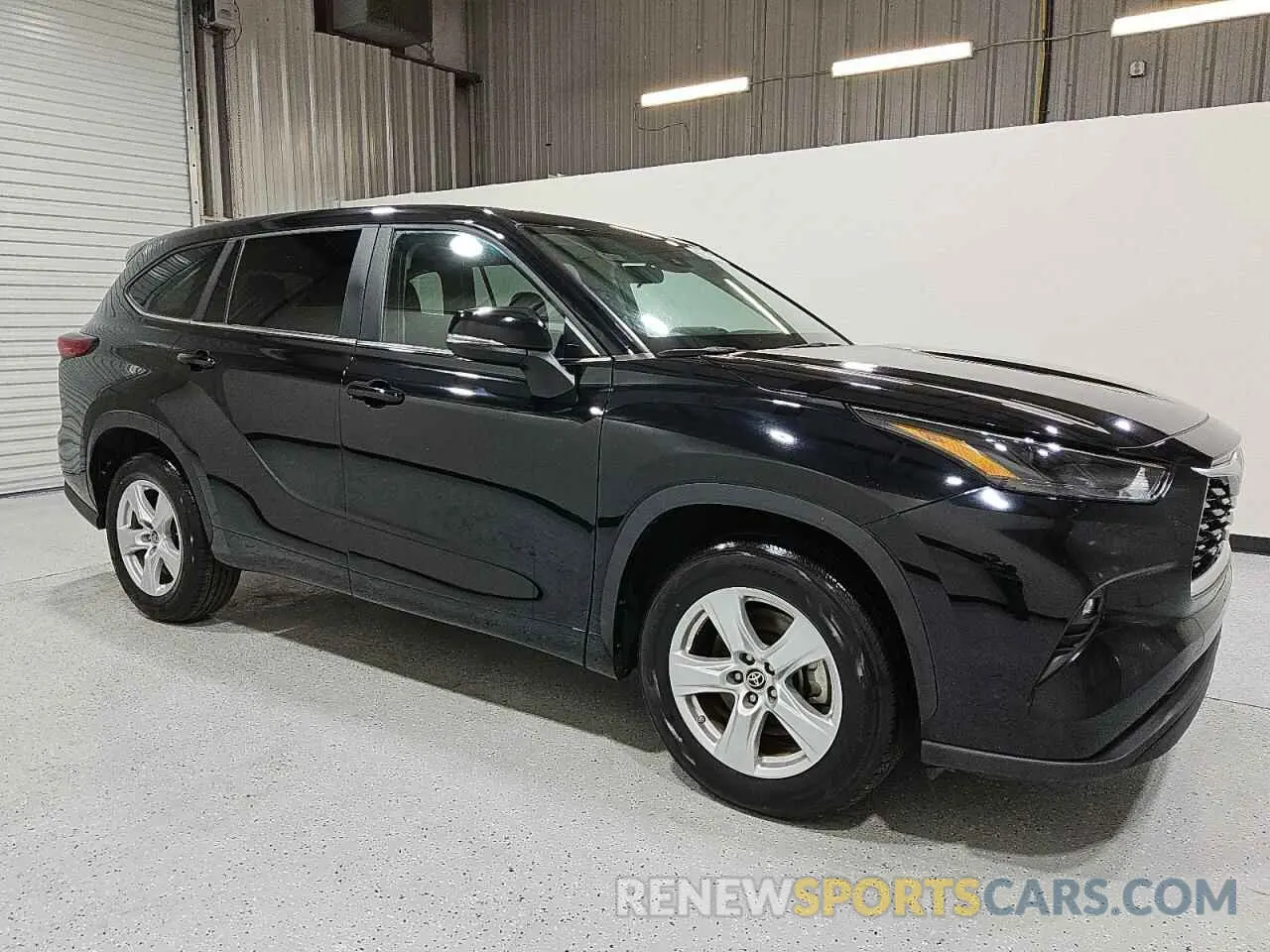 4 Photograph of a damaged car 5TDKDRAH5PS505318 TOYOTA HIGHLANDER 2023