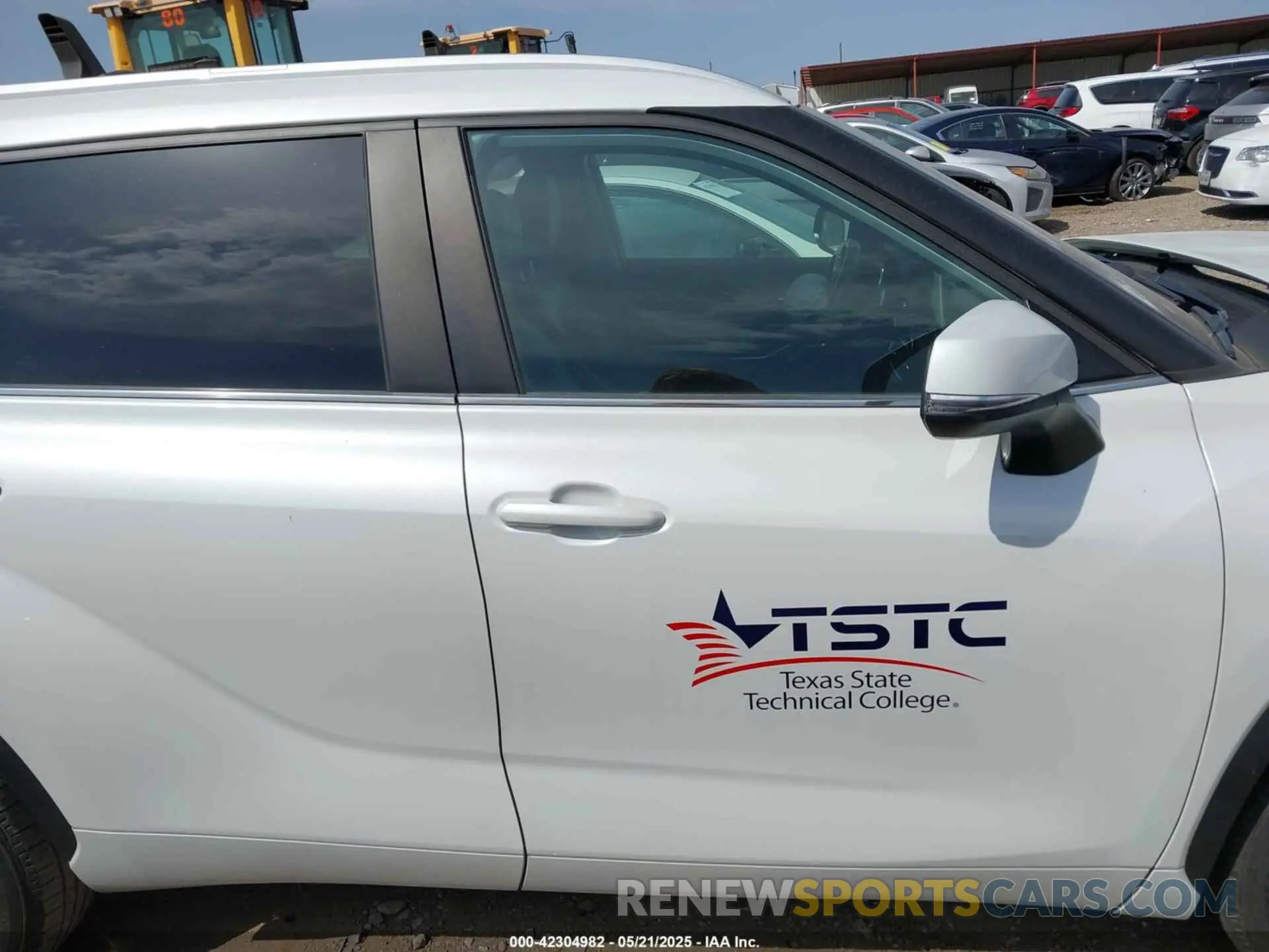 13 Photograph of a damaged car 5TDKDRAH6PS007743 TOYOTA HIGHLANDER 2023