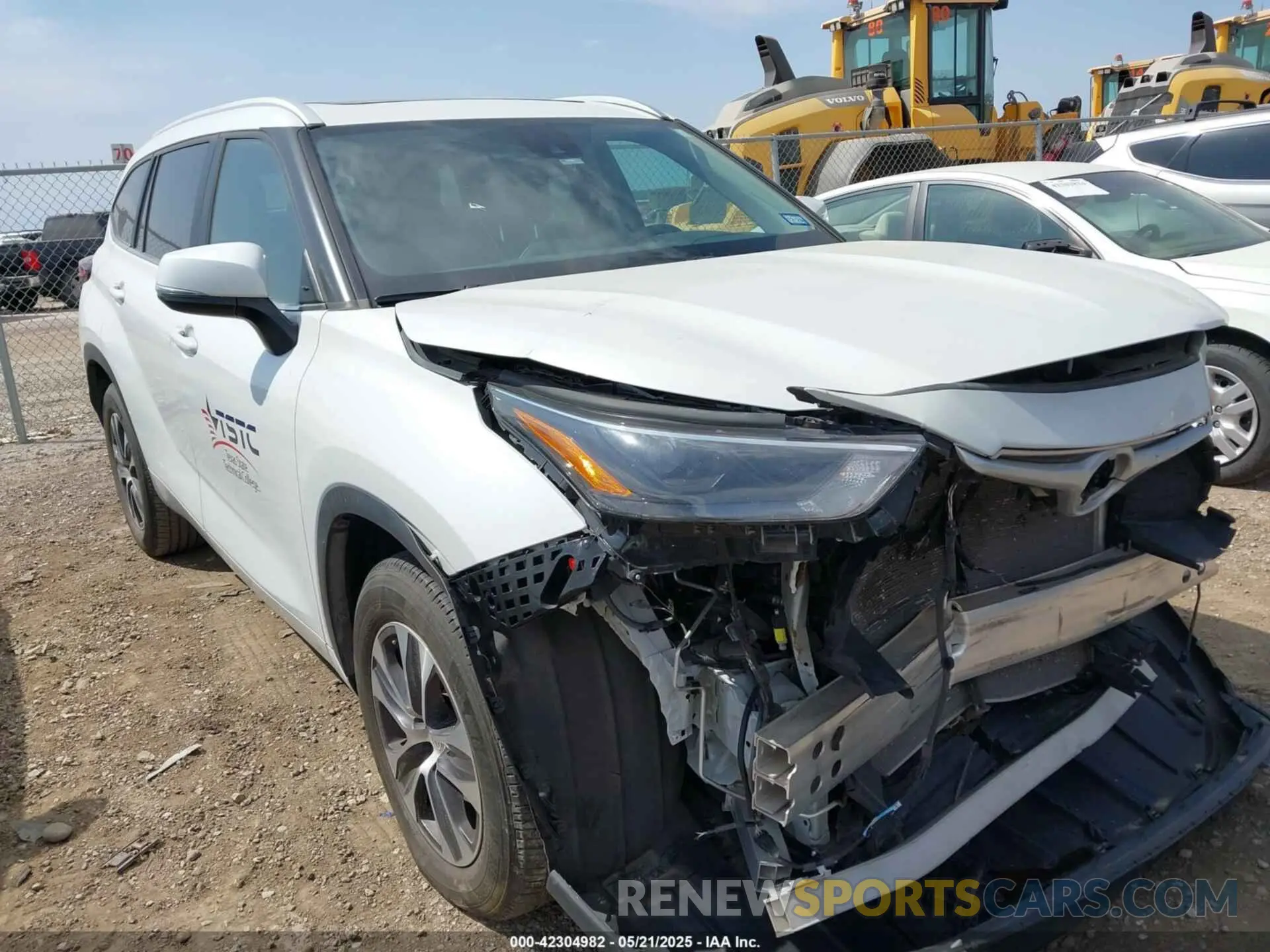 17 Photograph of a damaged car 5TDKDRAH6PS007743 TOYOTA HIGHLANDER 2023