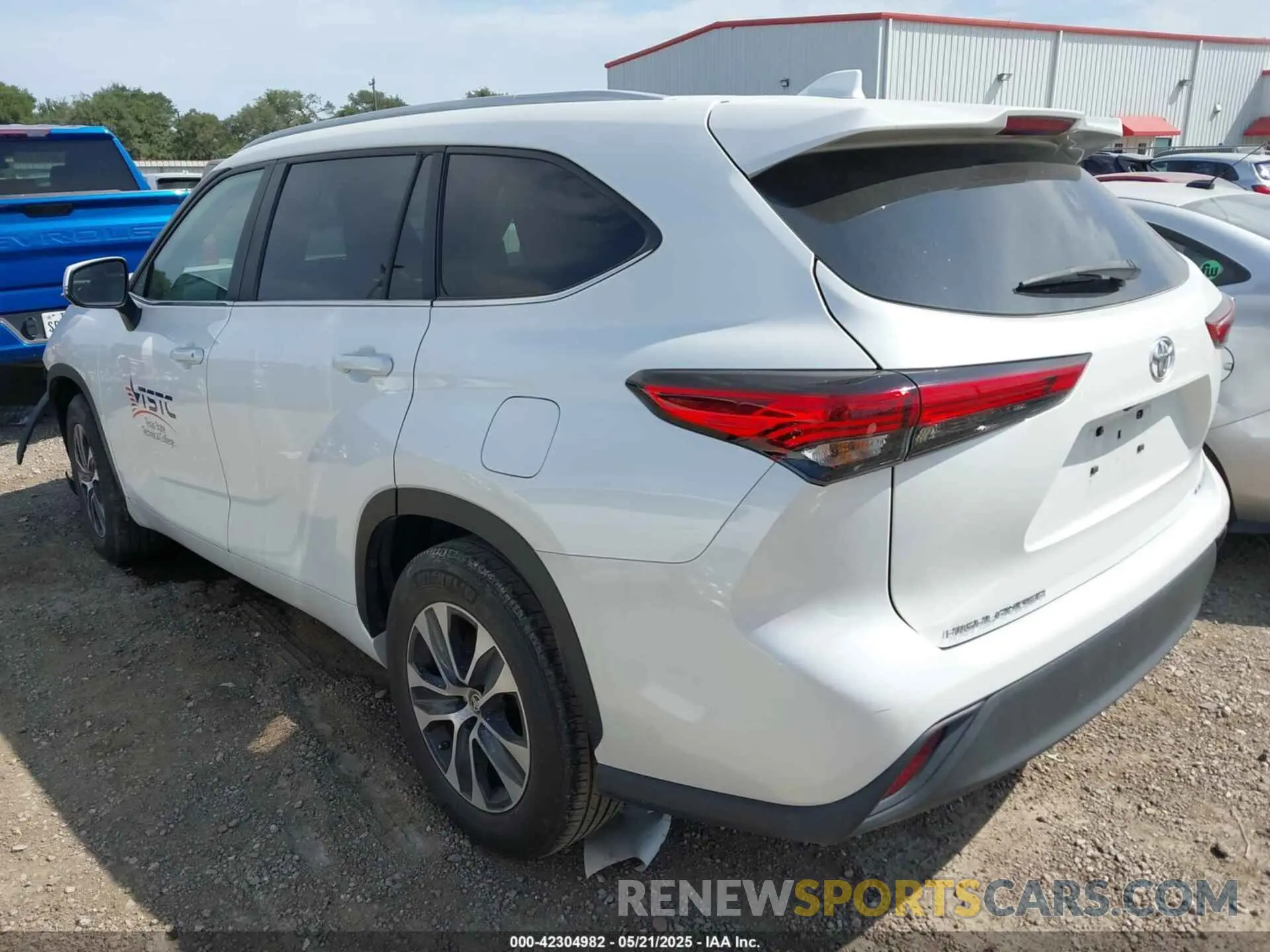 3 Photograph of a damaged car 5TDKDRAH6PS007743 TOYOTA HIGHLANDER 2023