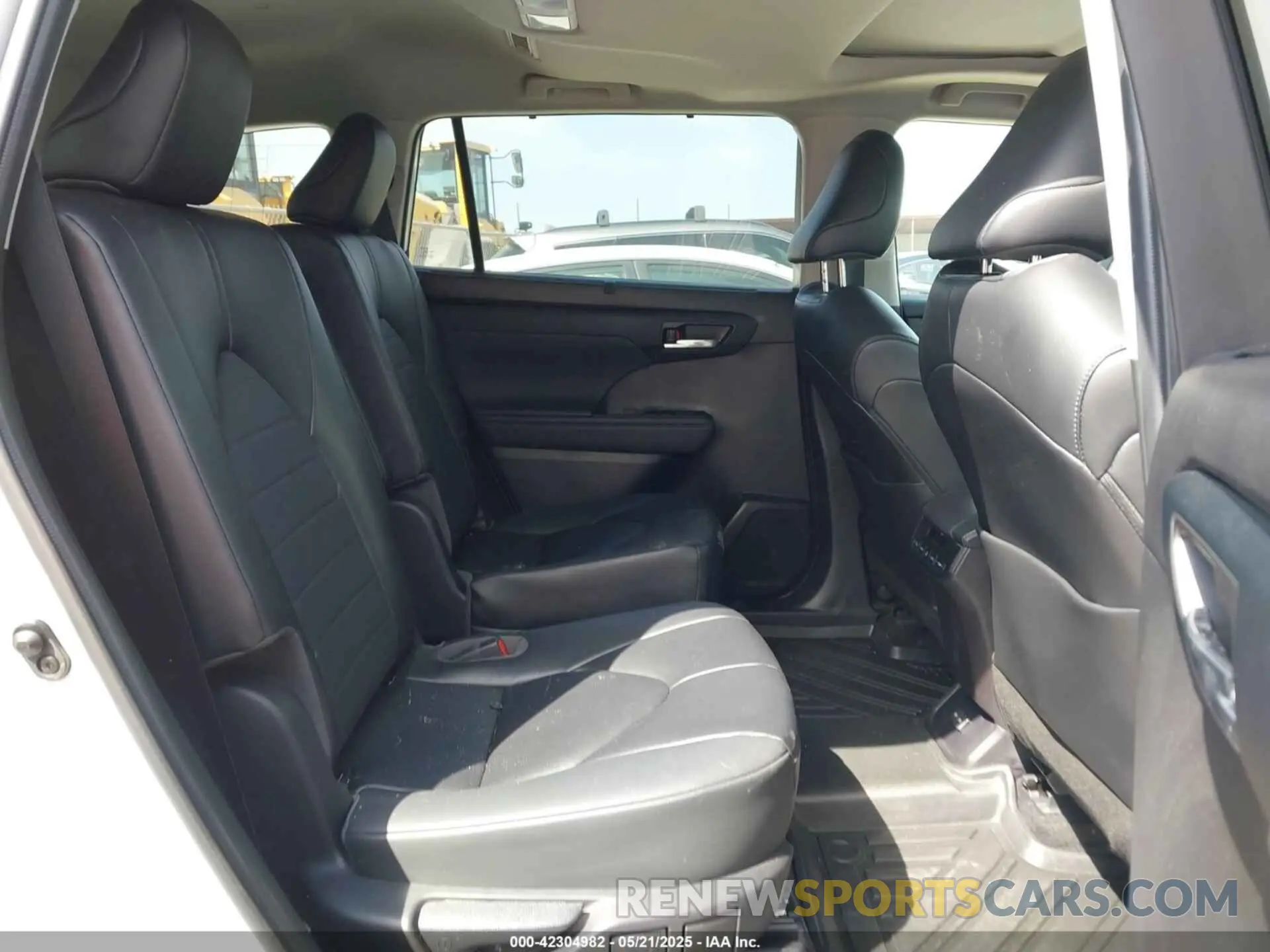 8 Photograph of a damaged car 5TDKDRAH6PS007743 TOYOTA HIGHLANDER 2023