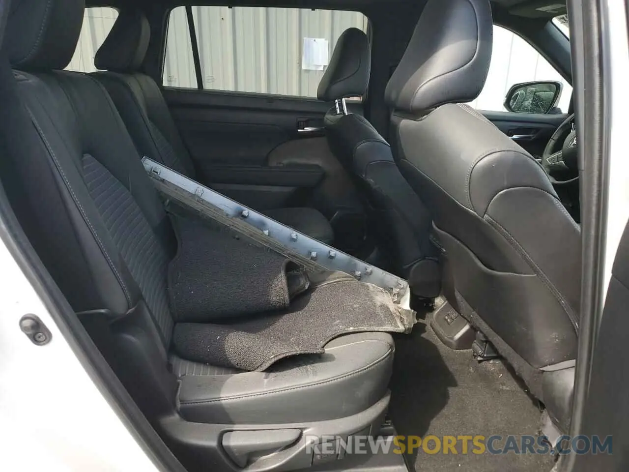 11 Photograph of a damaged car 5TDKDRAH6PS024140 TOYOTA HIGHLANDER 2023