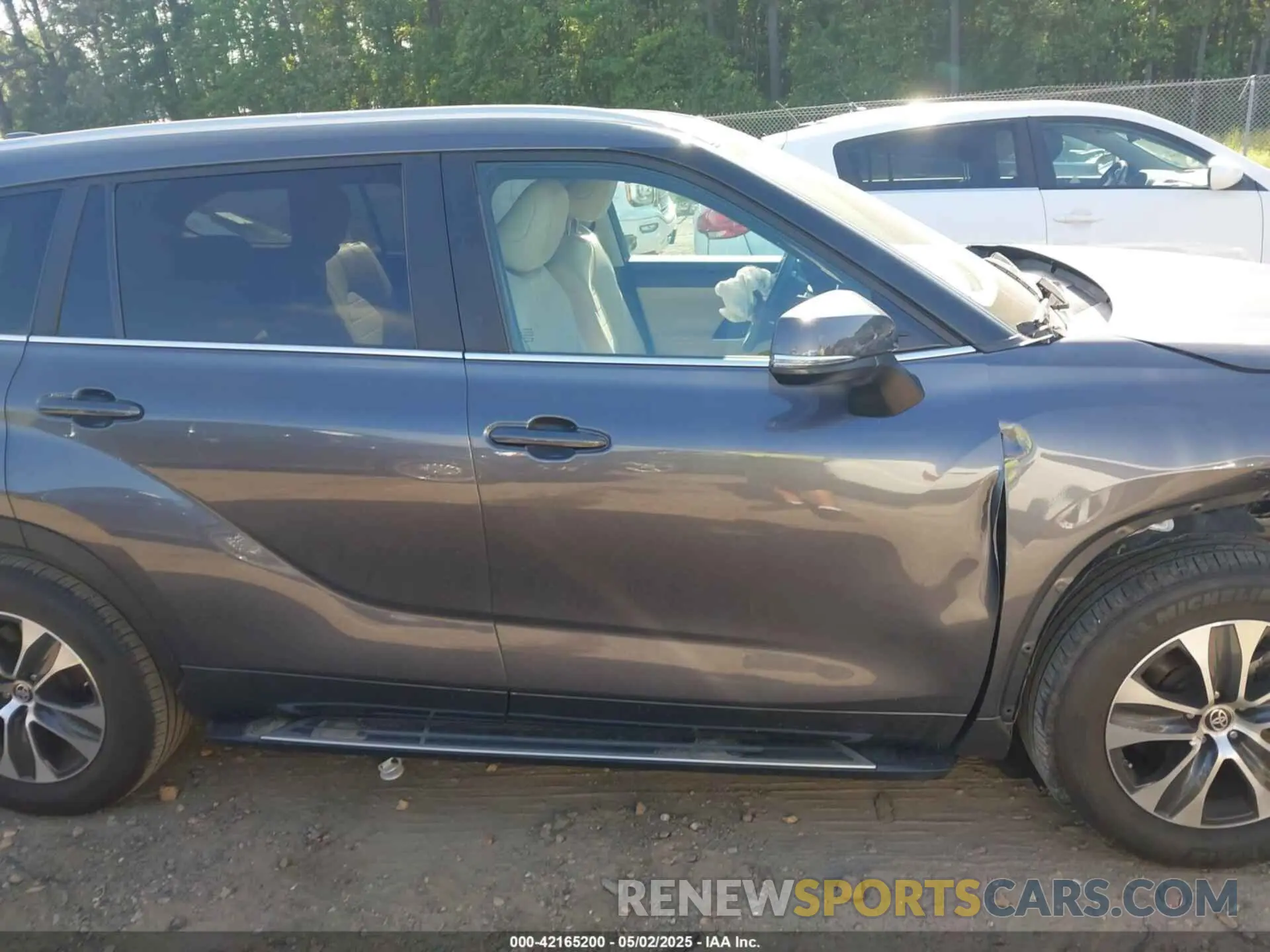 13 Photograph of a damaged car 5TDKDRAH6PS039527 TOYOTA HIGHLANDER 2023