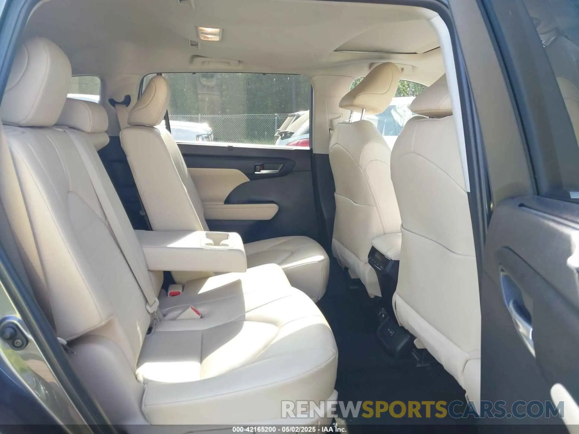 8 Photograph of a damaged car 5TDKDRAH6PS039527 TOYOTA HIGHLANDER 2023