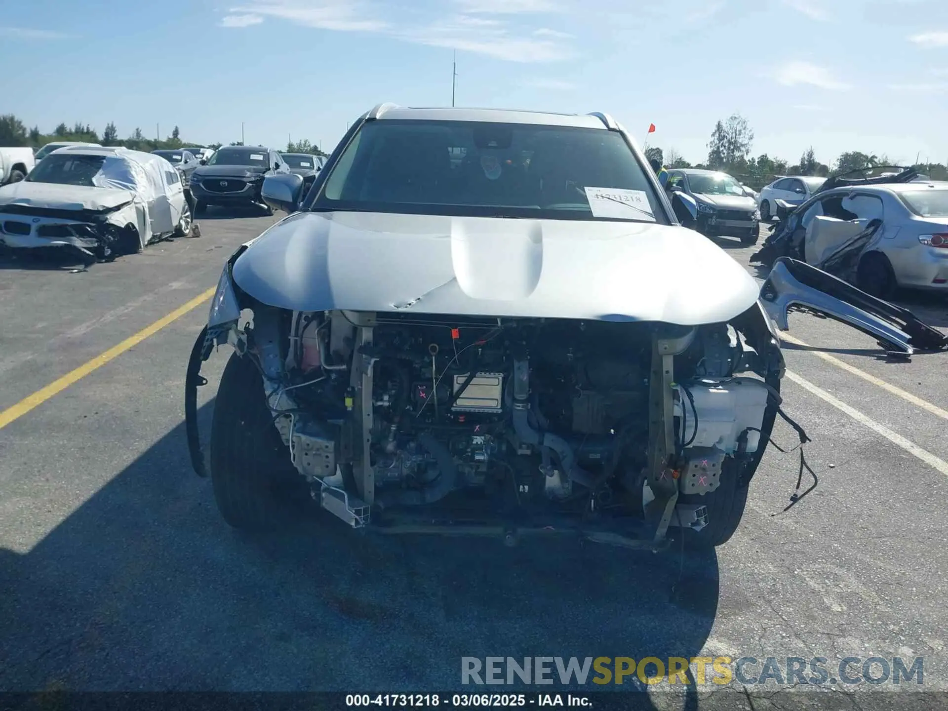 13 Photograph of a damaged car 5TDKDRAH6PS045957 TOYOTA HIGHLANDER 2023