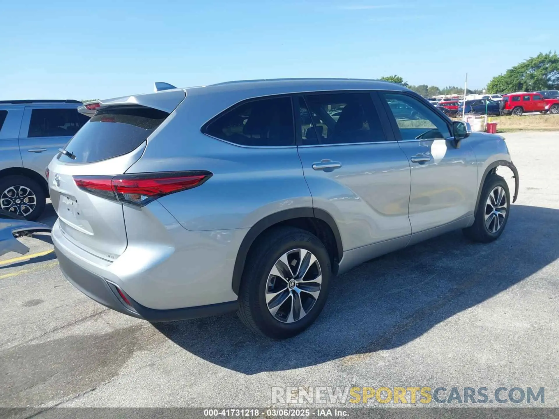 4 Photograph of a damaged car 5TDKDRAH6PS045957 TOYOTA HIGHLANDER 2023