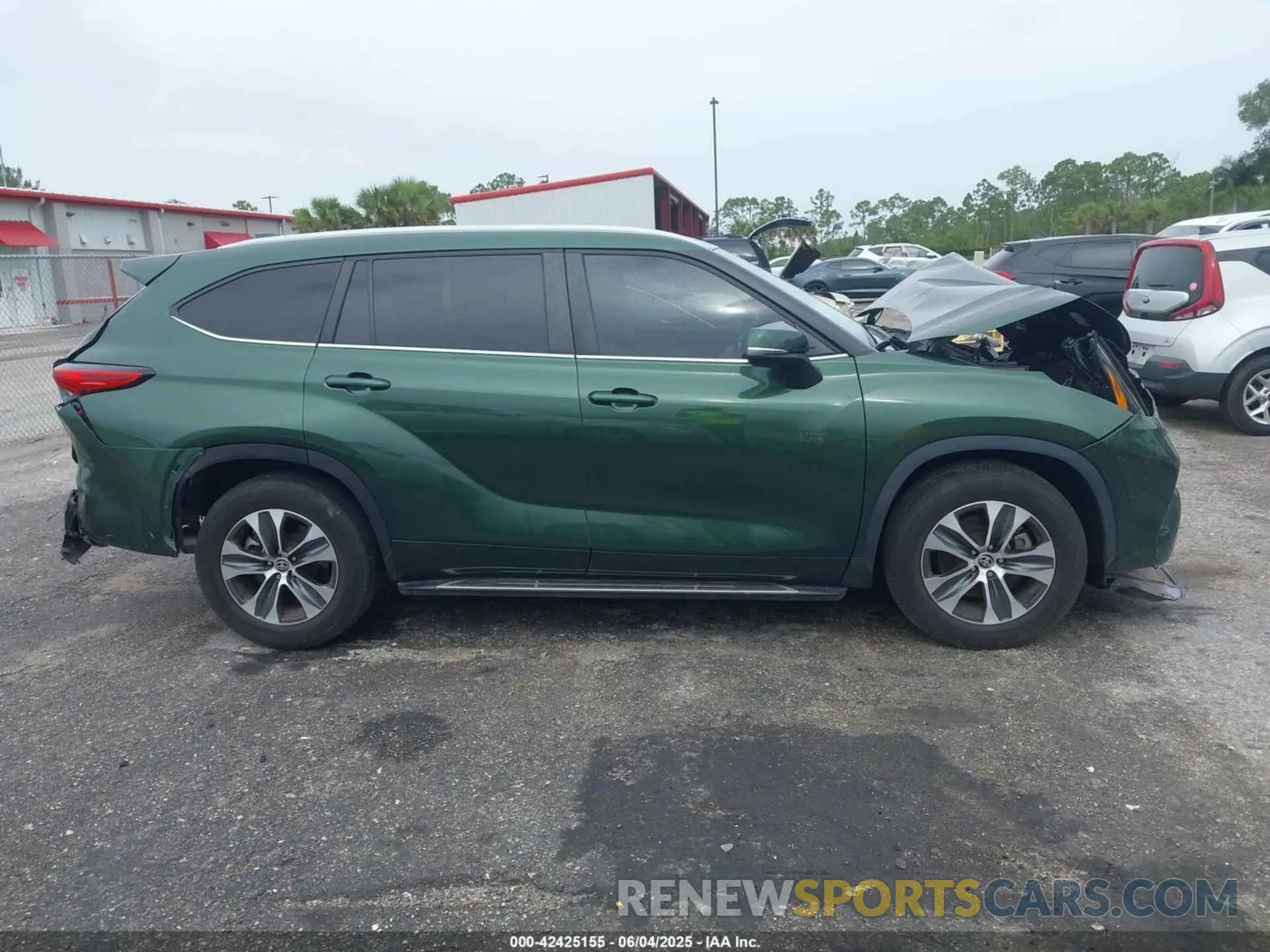 13 Photograph of a damaged car 5TDKDRAH6PS505411 TOYOTA HIGHLANDER 2023