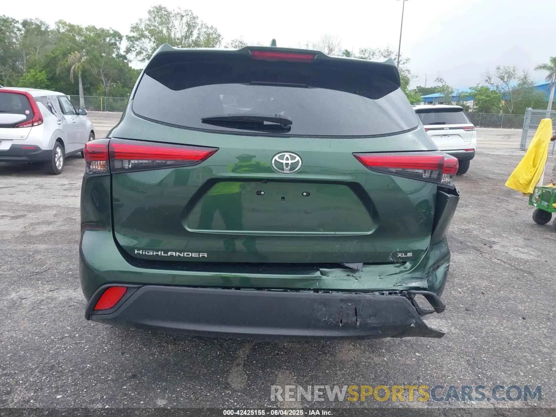16 Photograph of a damaged car 5TDKDRAH6PS505411 TOYOTA HIGHLANDER 2023