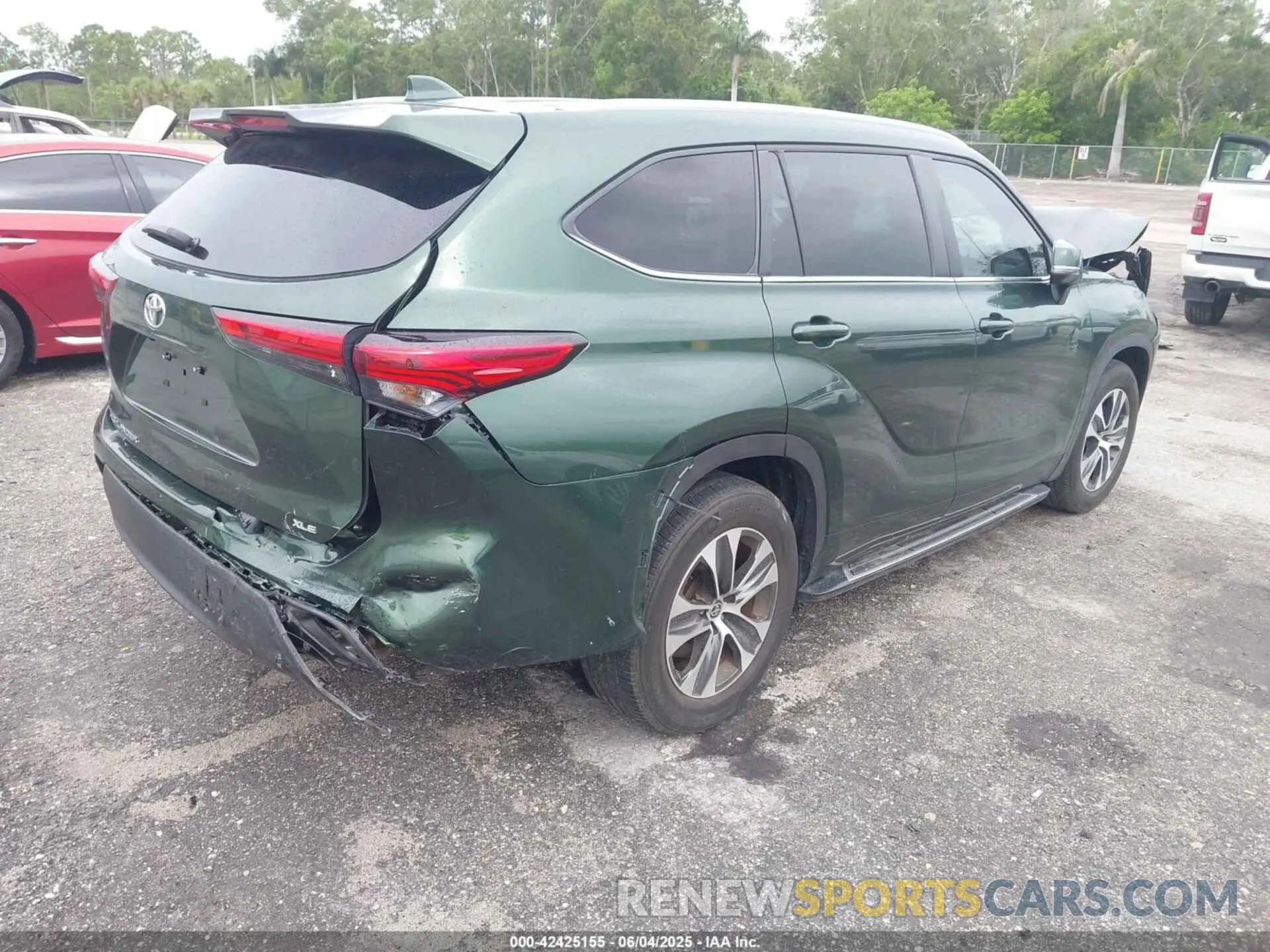 4 Photograph of a damaged car 5TDKDRAH6PS505411 TOYOTA HIGHLANDER 2023
