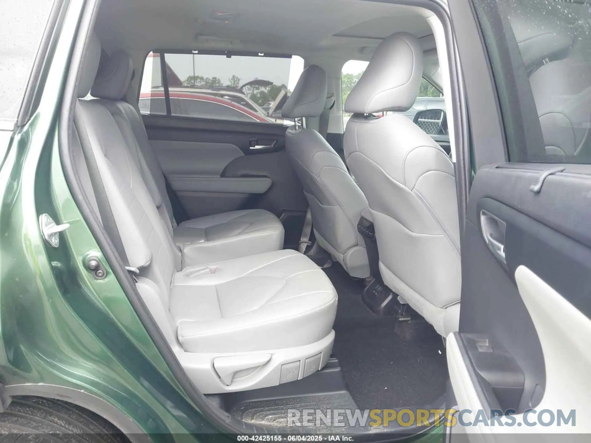 8 Photograph of a damaged car 5TDKDRAH6PS505411 TOYOTA HIGHLANDER 2023