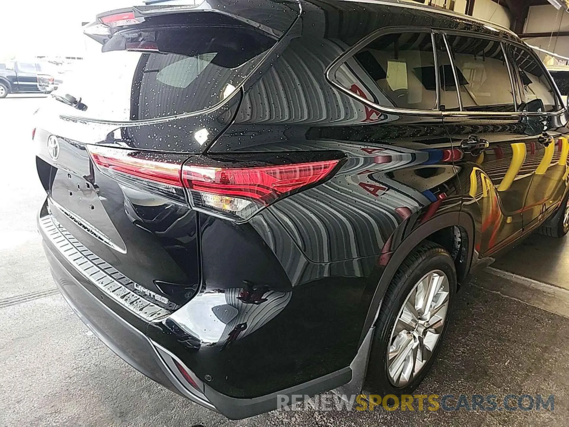 7 Photograph of a damaged car 5TDKDRAH7PS002437 TOYOTA HIGHLANDER 2023