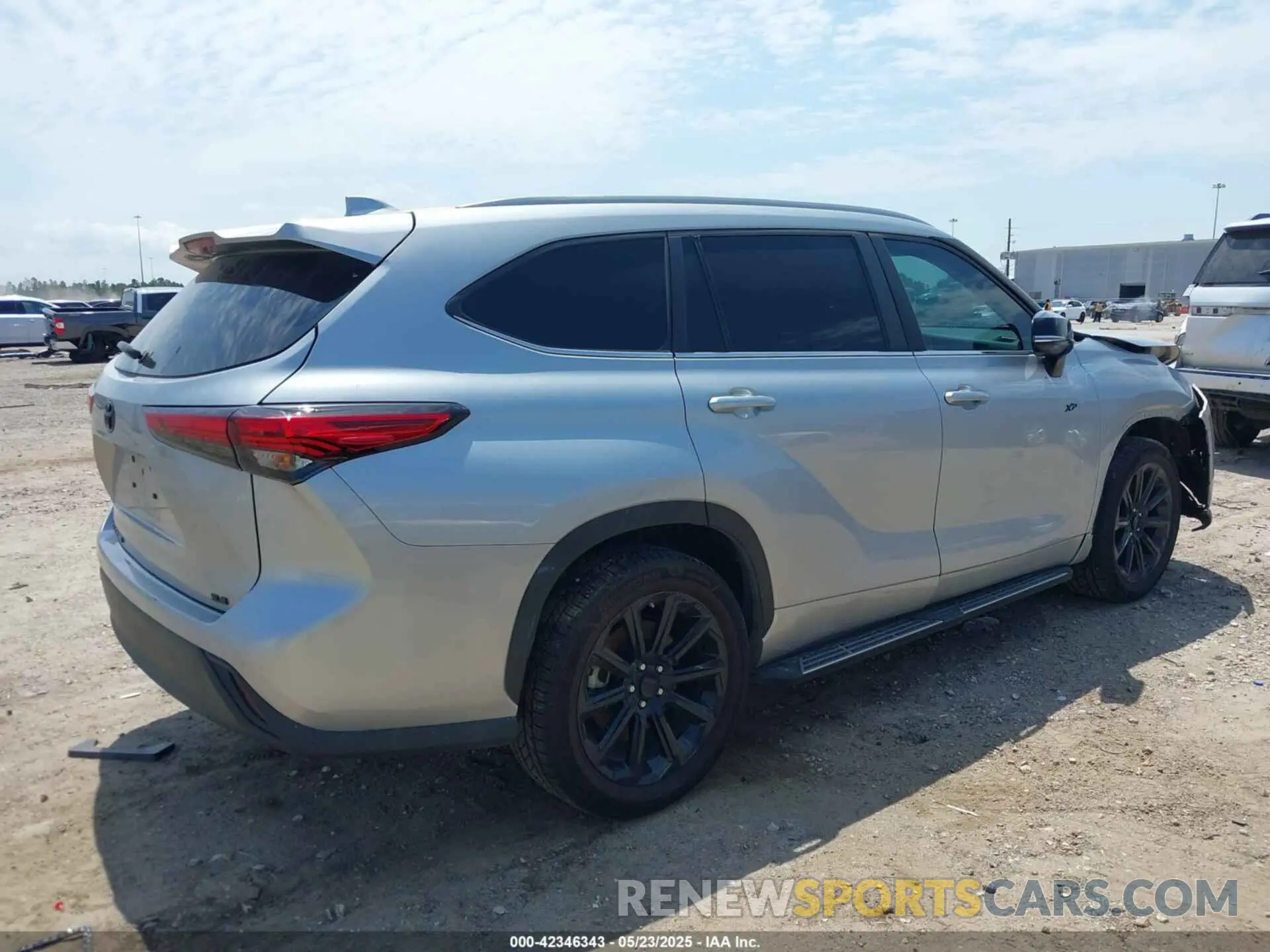4 Photograph of a damaged car 5TDKDRAH7PS005256 TOYOTA HIGHLANDER 2023