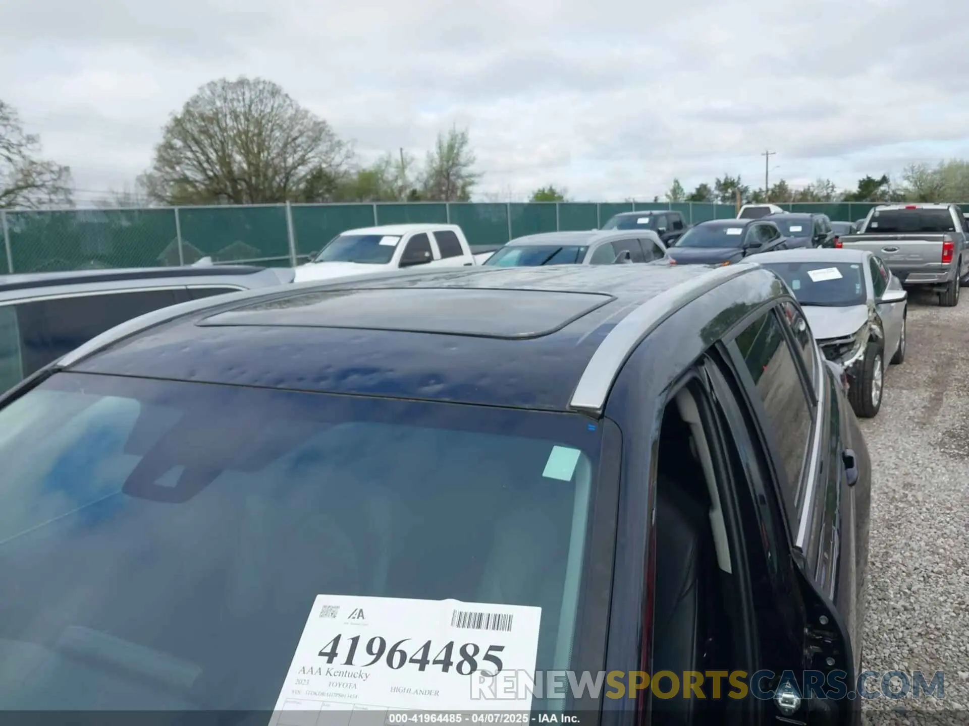 17 Photograph of a damaged car 5TDKDRAH7PS013454 TOYOTA HIGHLANDER 2023