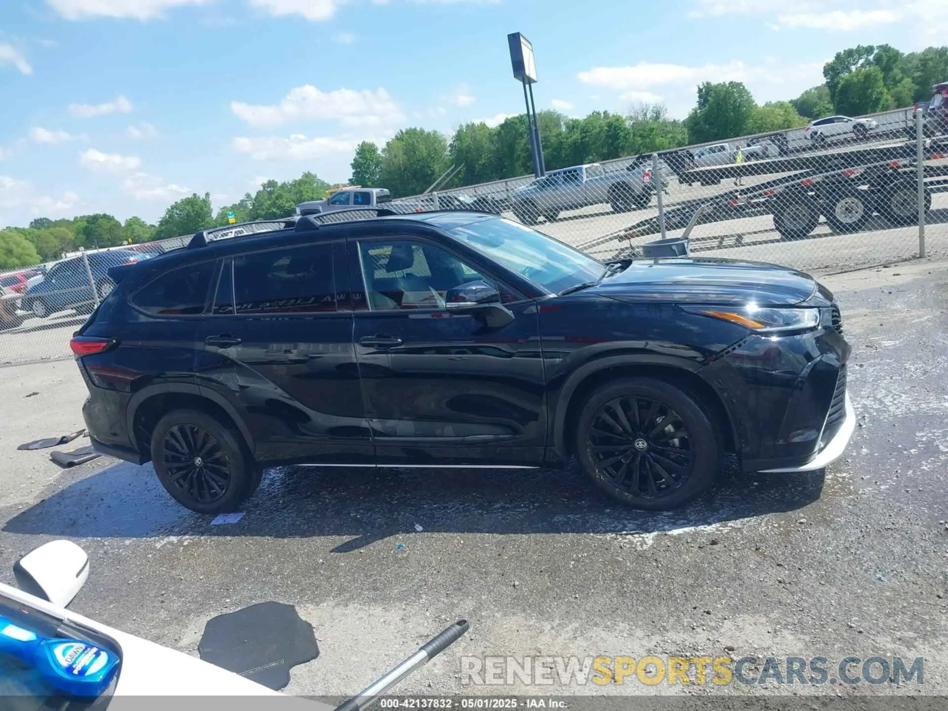 13 Photograph of a damaged car 5TDKDRAH7PS020856 TOYOTA HIGHLANDER 2023
