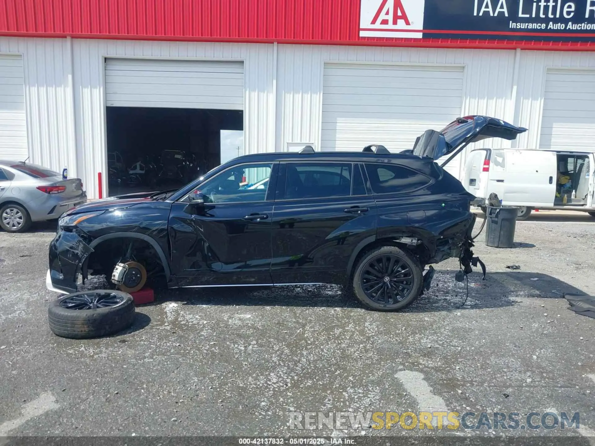14 Photograph of a damaged car 5TDKDRAH7PS020856 TOYOTA HIGHLANDER 2023