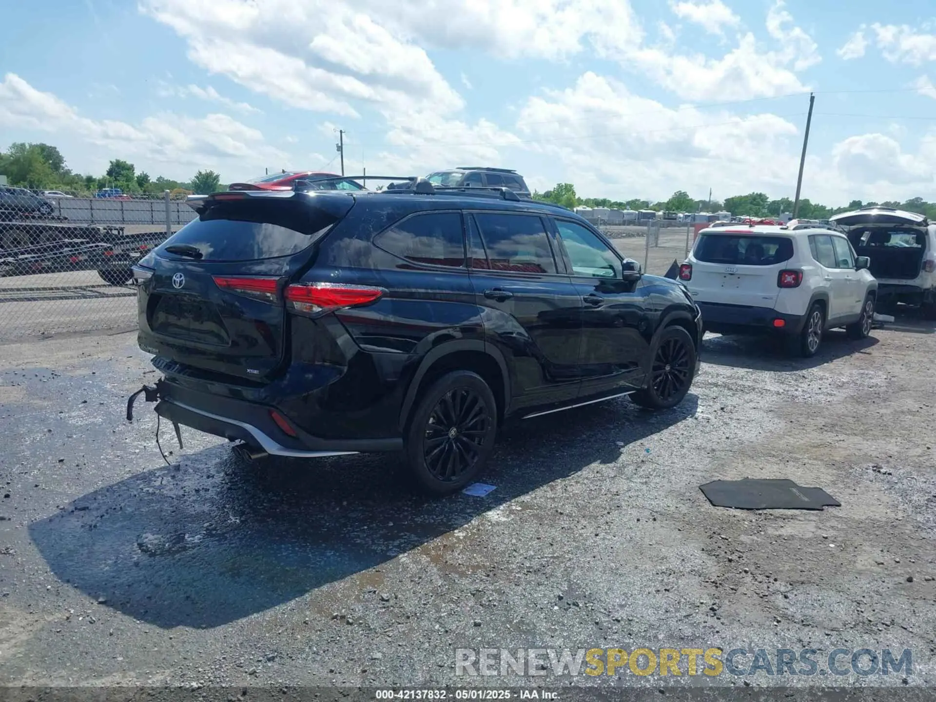 4 Photograph of a damaged car 5TDKDRAH7PS020856 TOYOTA HIGHLANDER 2023