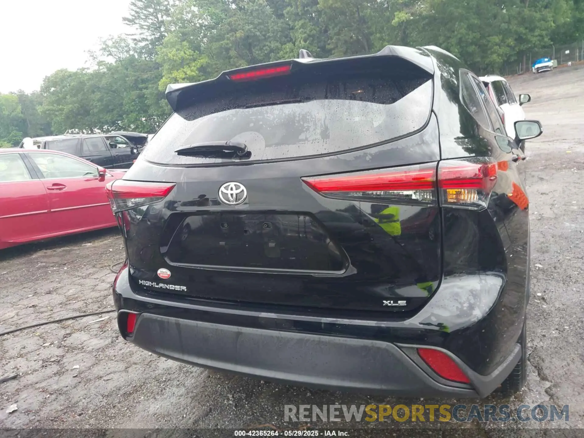 17 Photograph of a damaged car 5TDKDRAH7PS030724 TOYOTA HIGHLANDER 2023