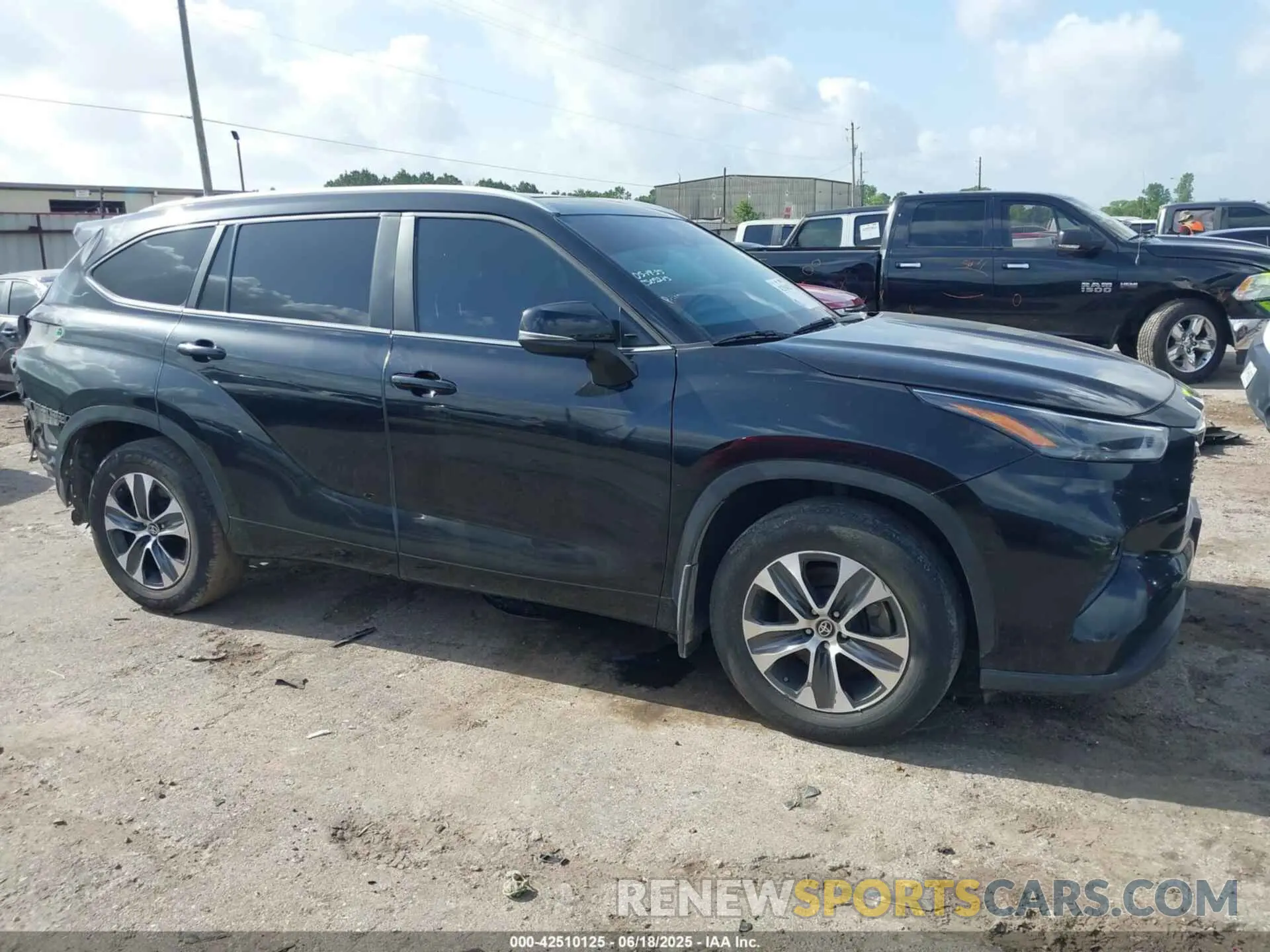 14 Photograph of a damaged car 5TDKDRAH7PS033414 TOYOTA HIGHLANDER 2023