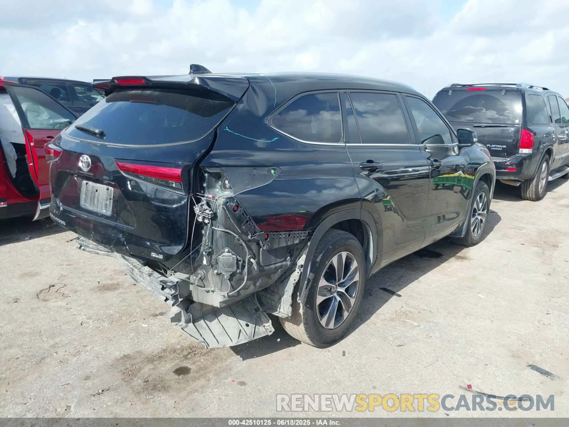 4 Photograph of a damaged car 5TDKDRAH7PS033414 TOYOTA HIGHLANDER 2023